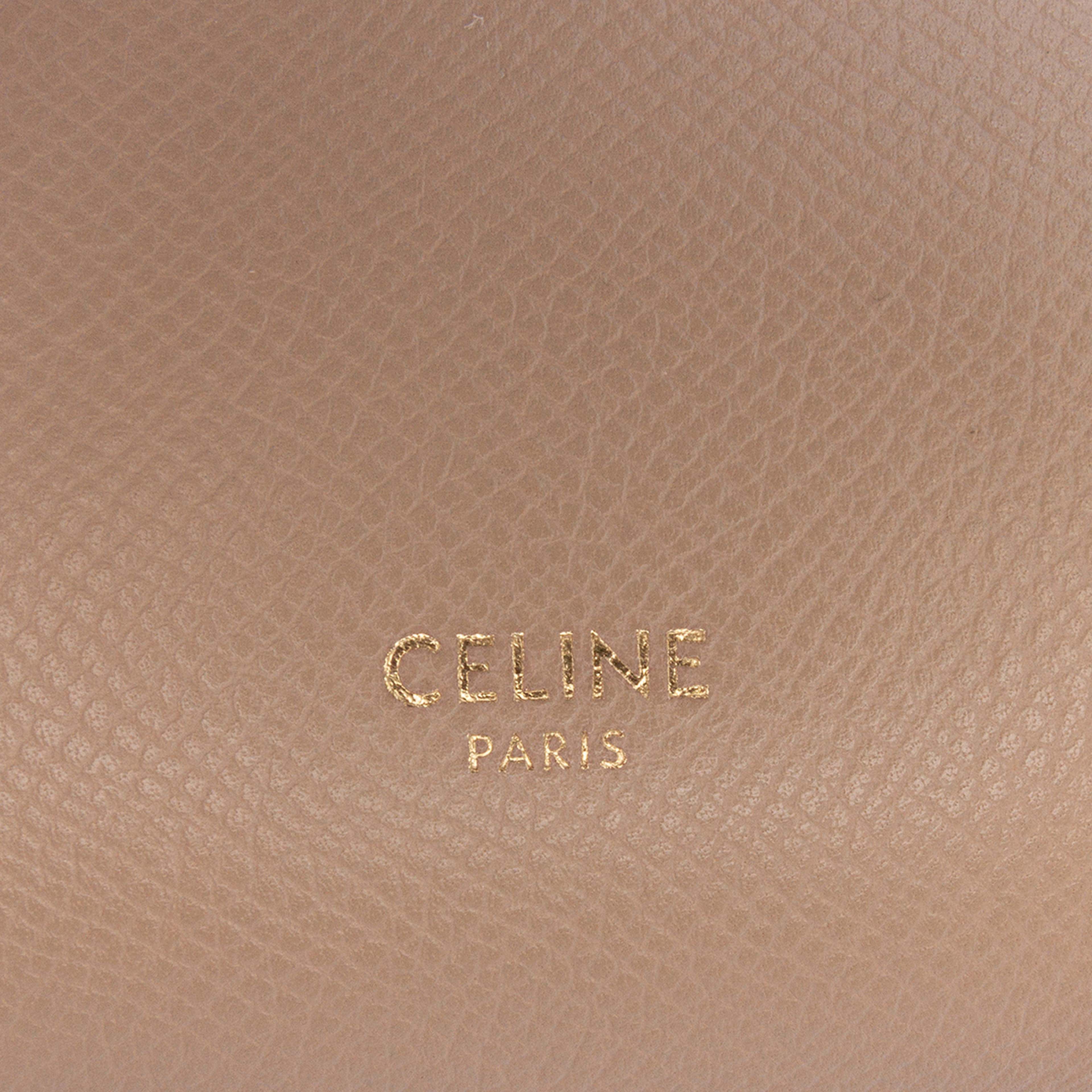 Celine Micro Grained Calfskin Belt Bag, från Luxclusif, i färgen beige.