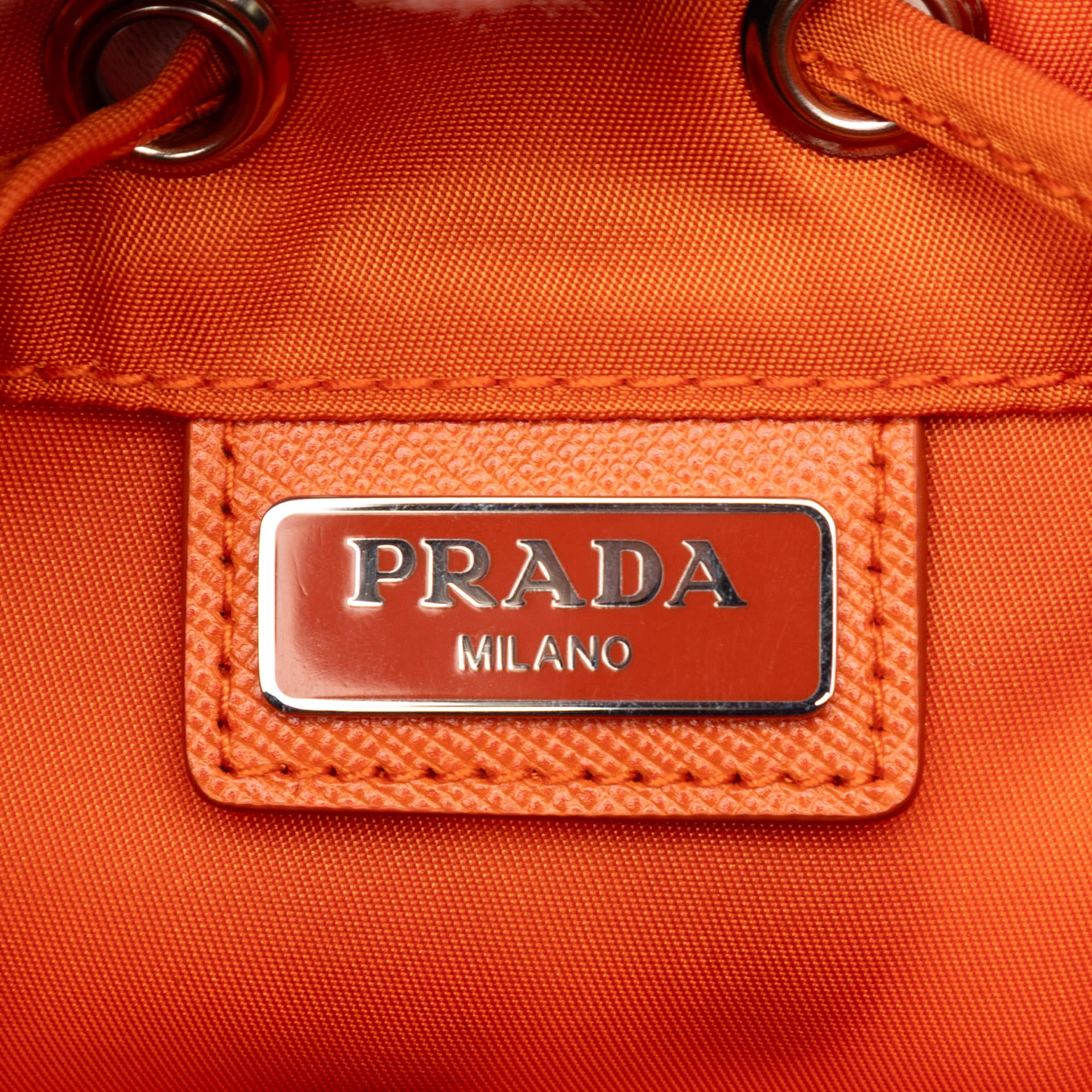 Prada Tessuto Drawstring Pouch, från Luxclusif, i färgen orange. Klicka för att öppna bilden i stort format