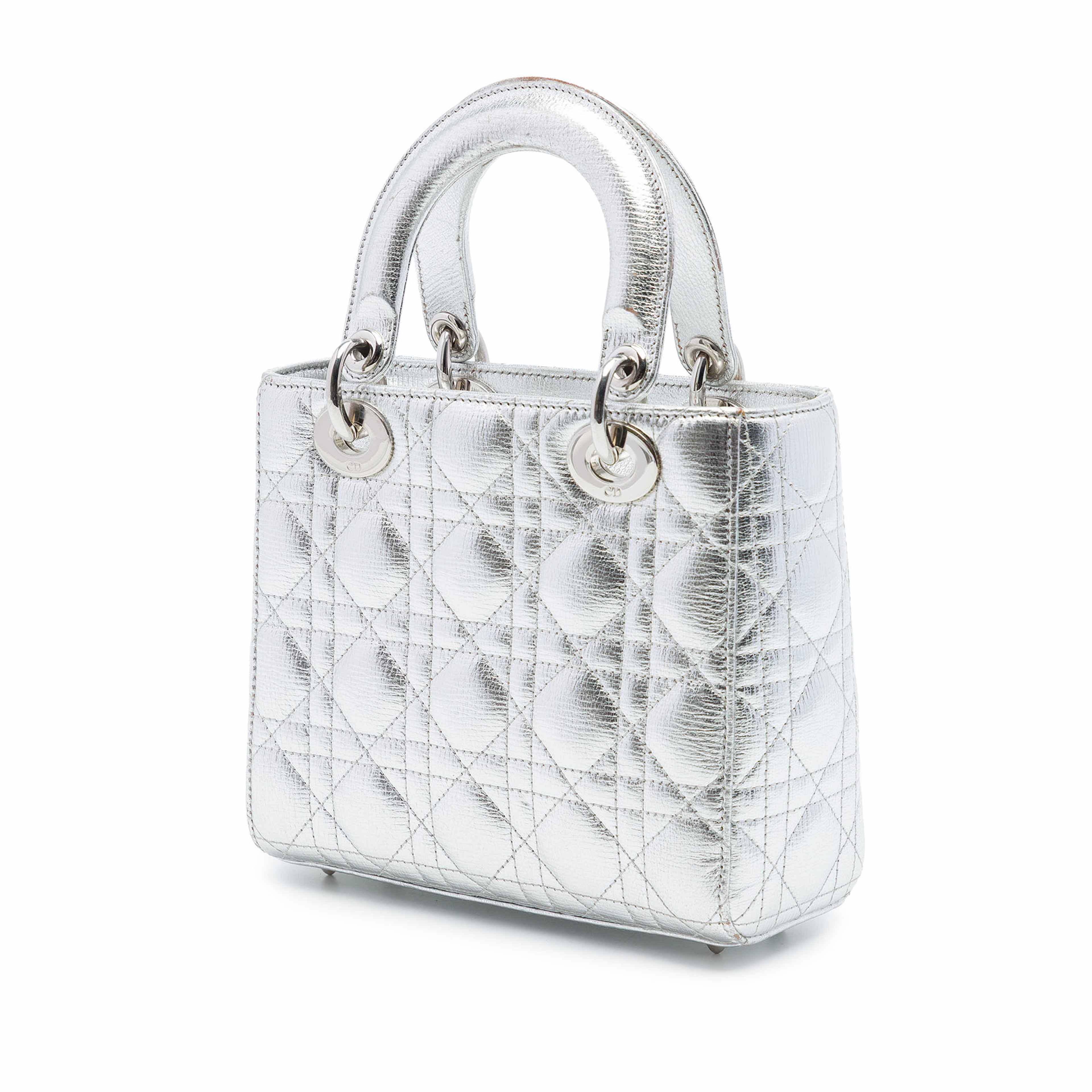 Dior Small Metallic Grained Calfskin Cannage My Abcdior Lady Dior, från Luxclusif, i färgen silver. Klicka för att öppna bilden i stort format