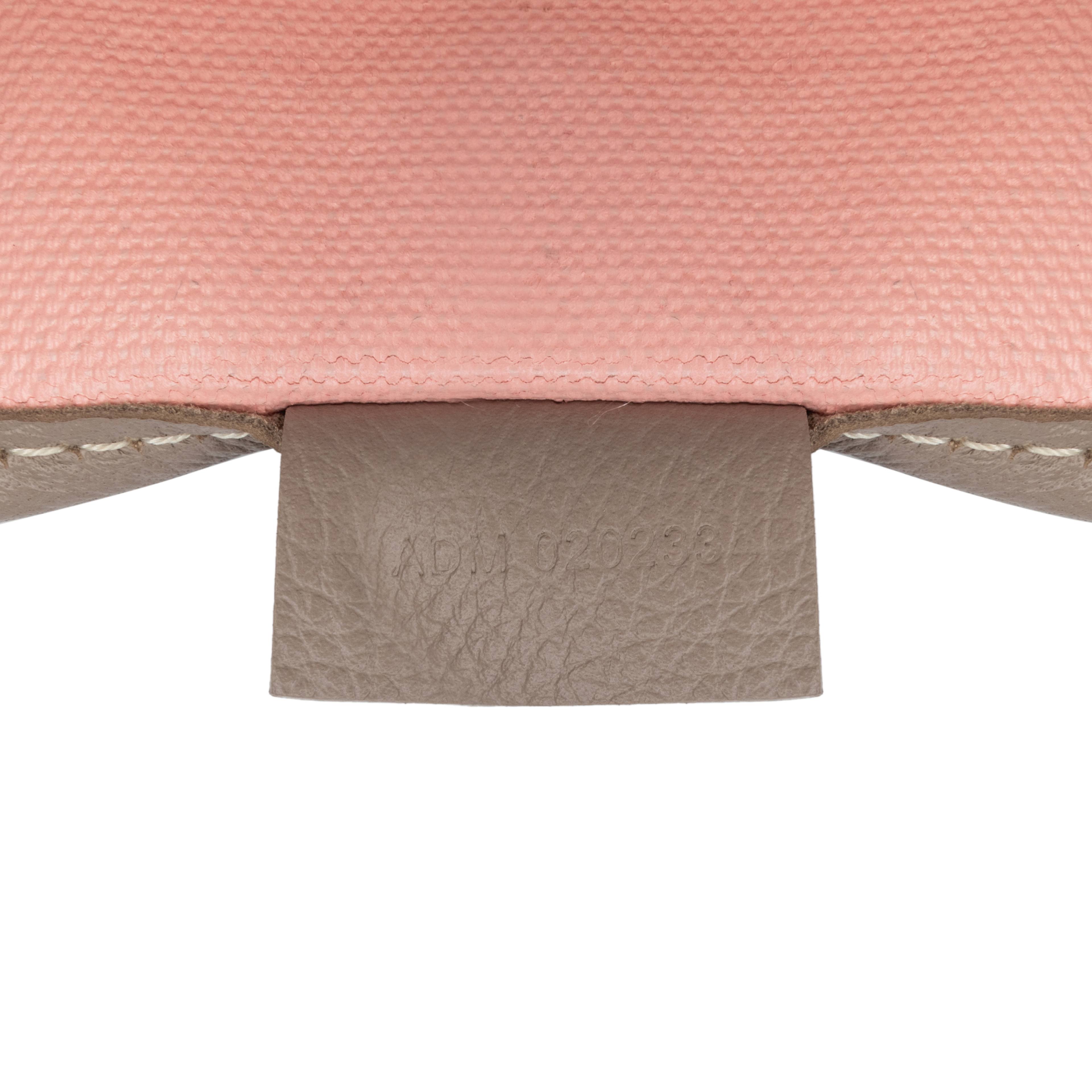 Goyard Goyardine Poitiers Claire Voie, från Luxclusif, i färgen taupe. Klicka för att öppna bilden i stort format