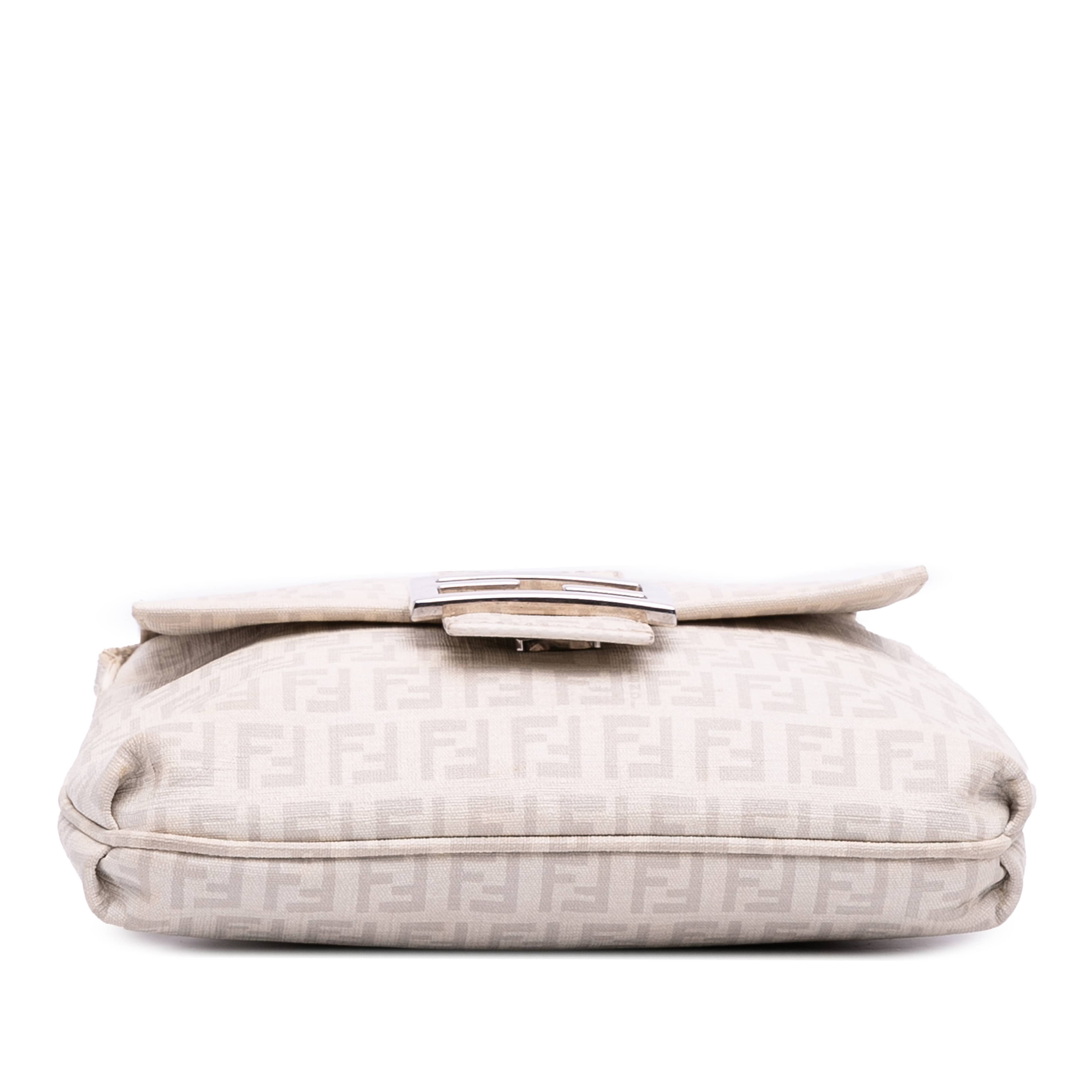 Fendi Zucchino Canvas Mama Forever Crossbody, från Luxclusif, i färgen off white. Klicka för att öppna bilden i stort format
