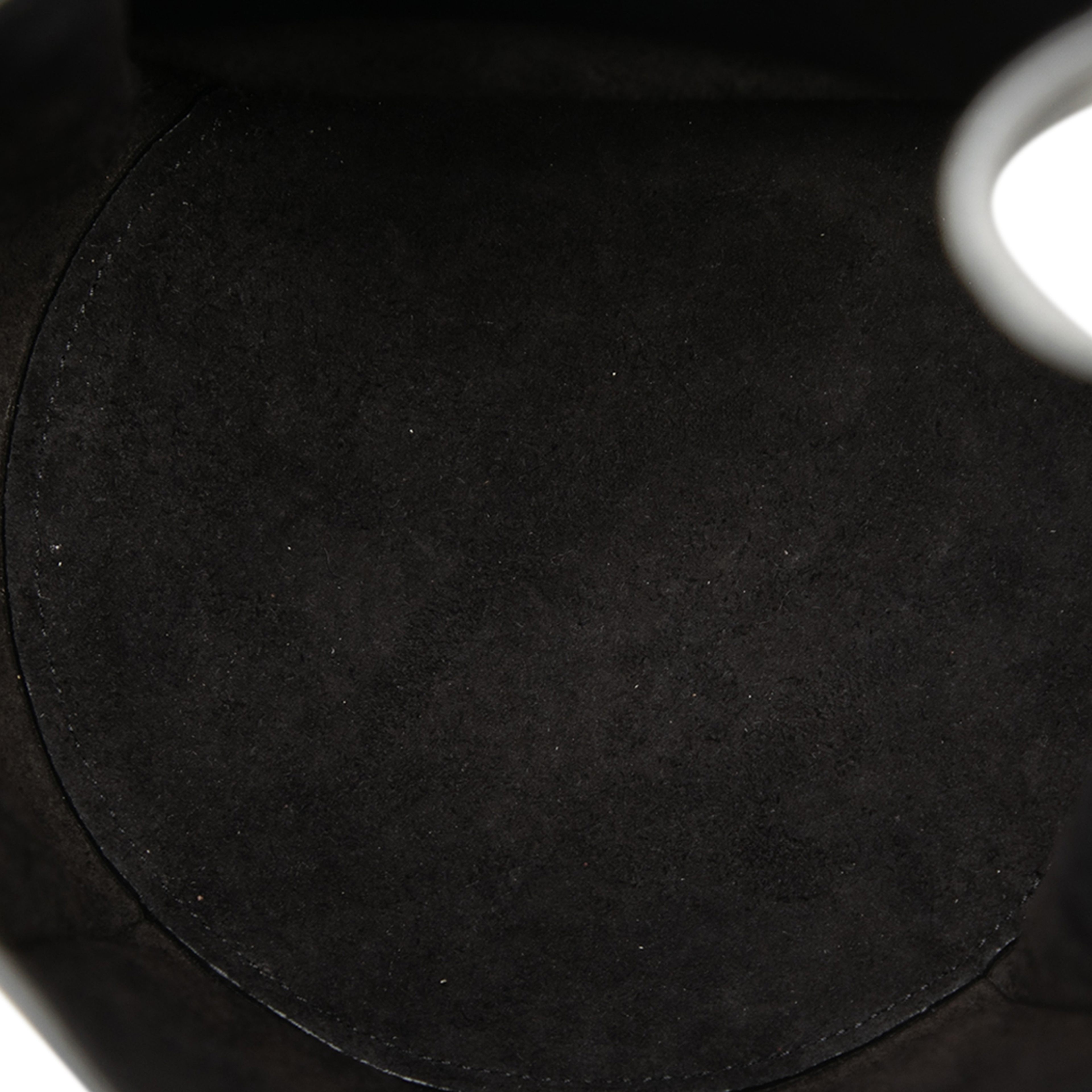 Celine Nano Leather Big Bag Bucket Crossbody, från Luxclusif, i färgen black. Klicka för att öppna bilden i stort format