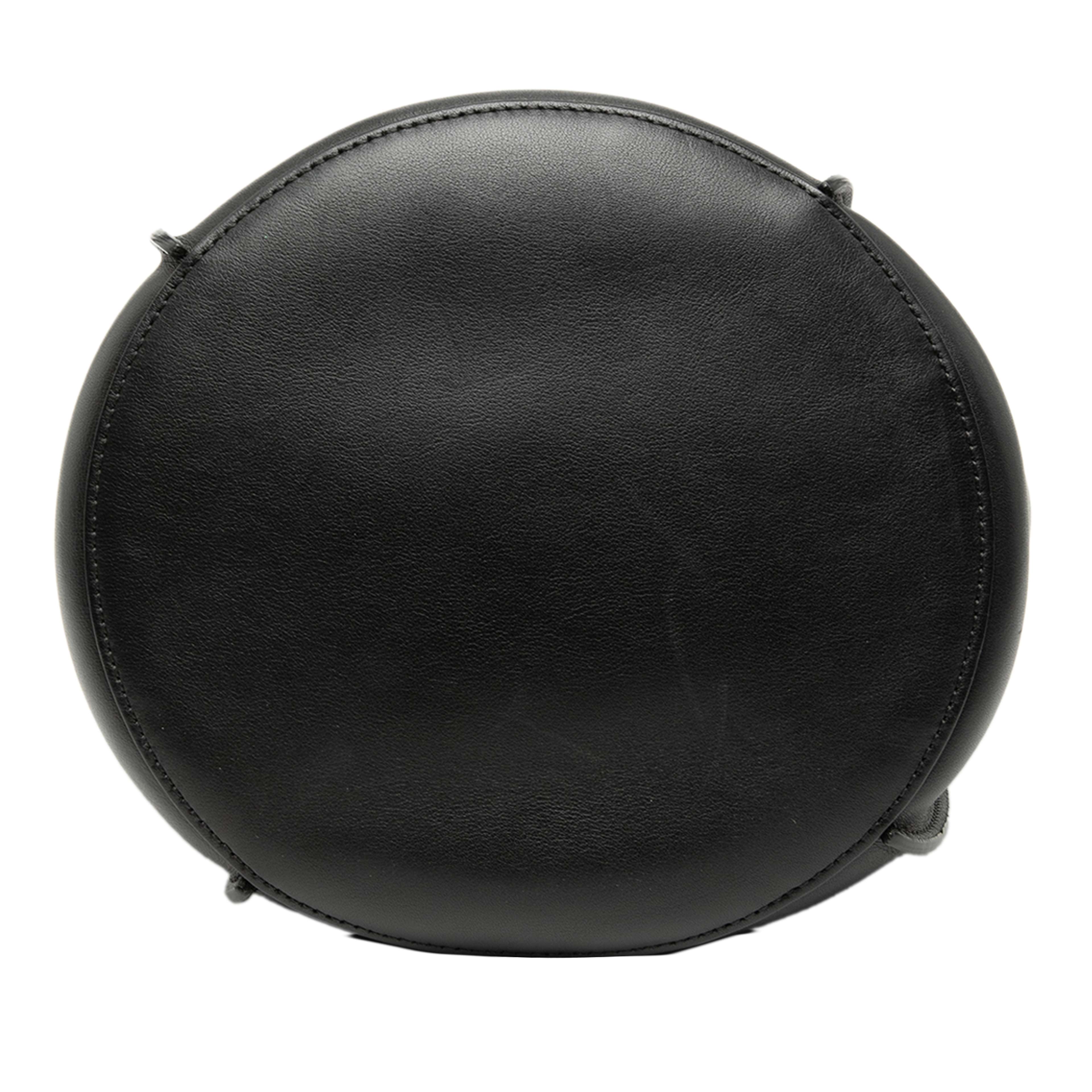 Celine Nano Leather Big Bag Bucket Crossbody, från Luxclusif, i färgen black. Klicka för att öppna bilden i stort format