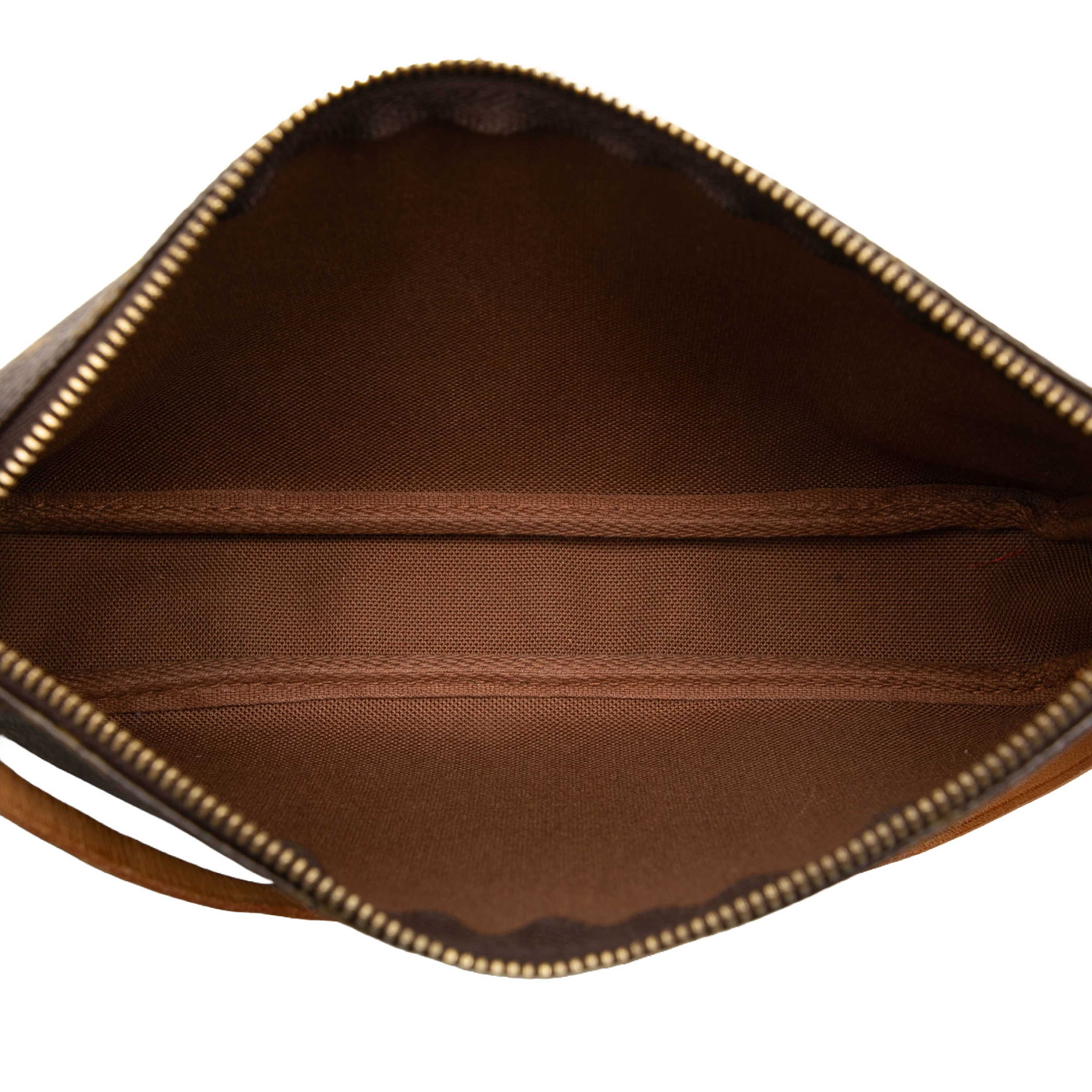 Louis Vuitton Monogram Pochette Accessoires, från Luxclusif, i färgen brun. Klicka för att öppna bilden i stort format