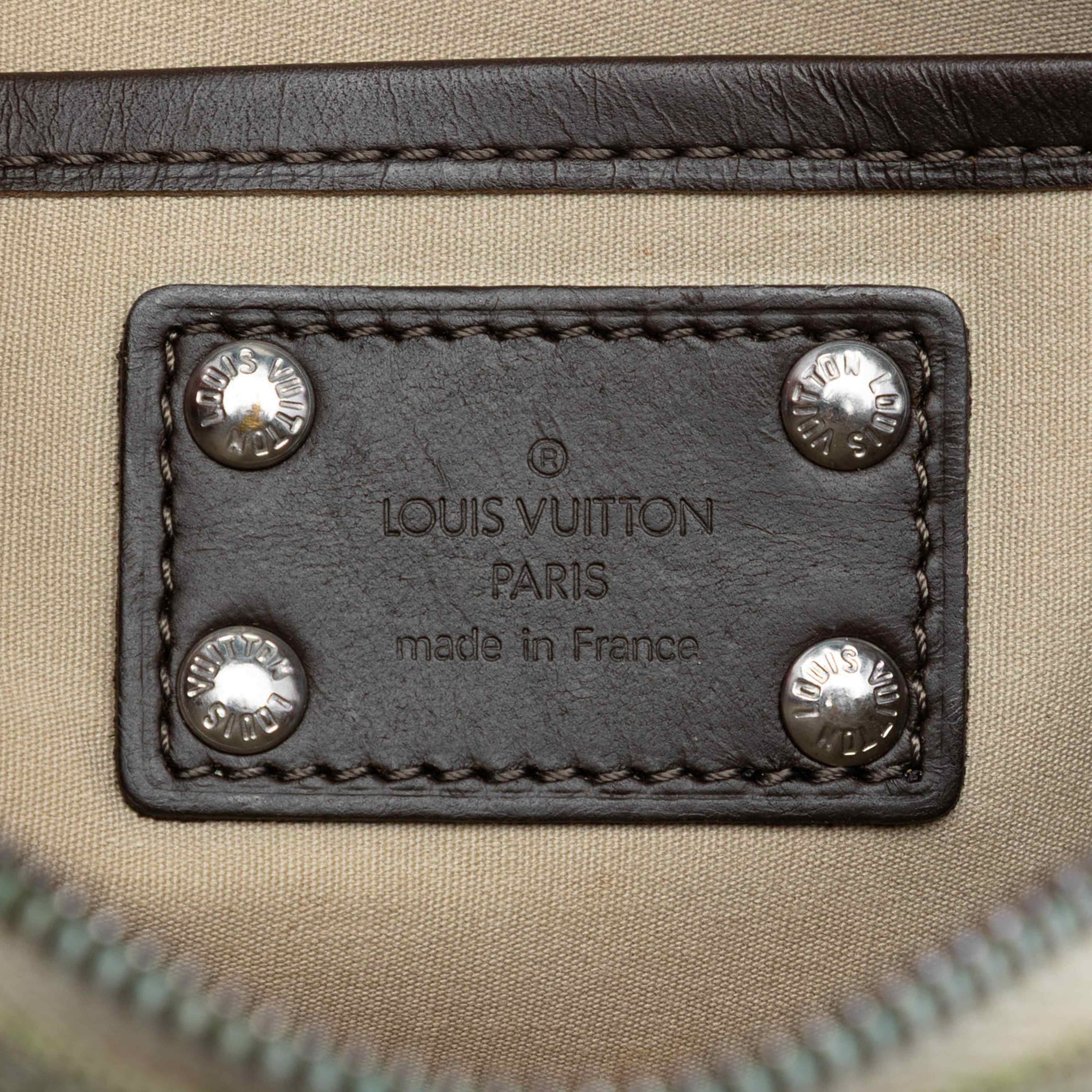 Louis Vuitton Monogram Mini Lin Conte De Fees Pochette, från Luxclusif, i färgen gray. Klicka för att öppna bilden i stort format