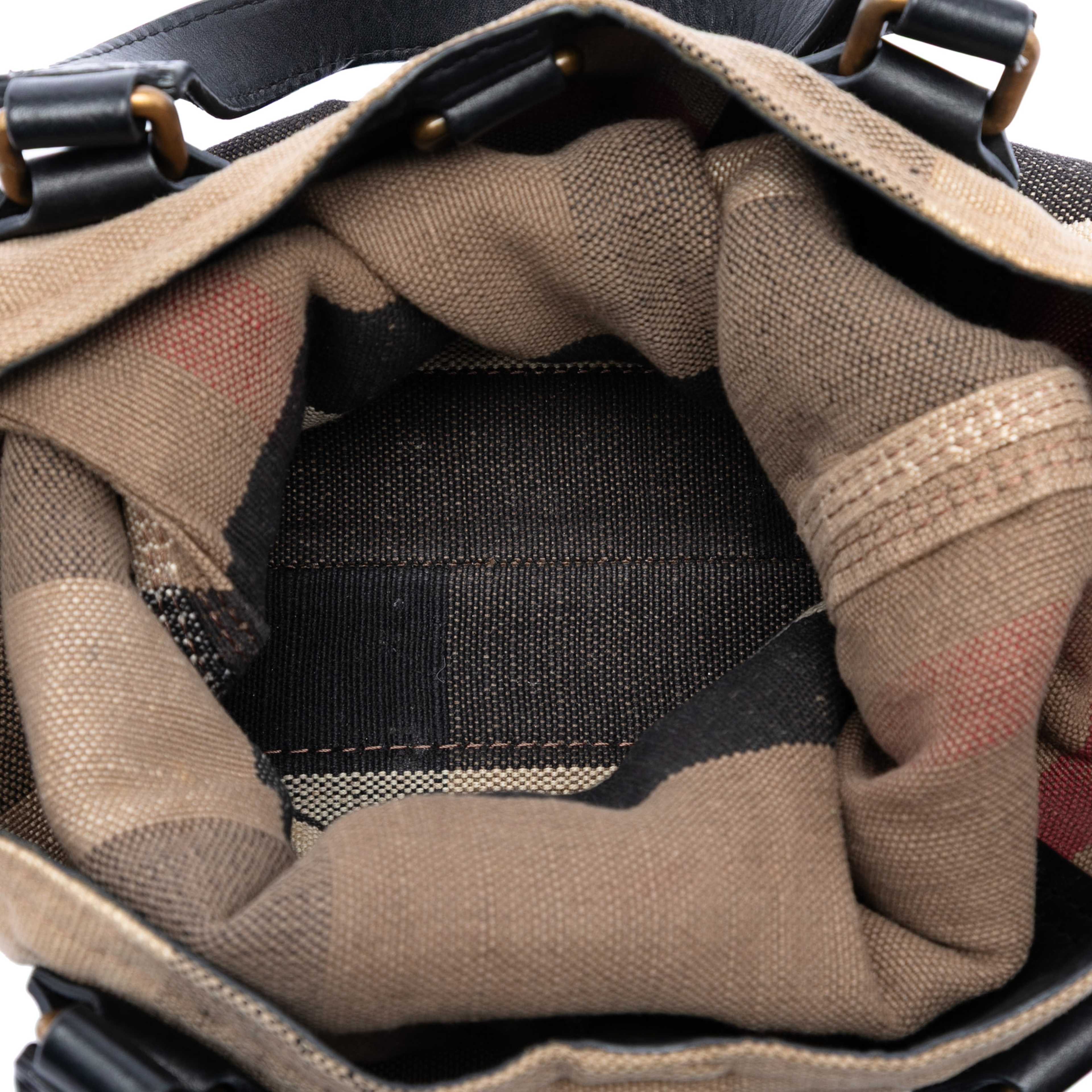 Burberry Mega Check Canvas Tottenham Brit Satchel, från Luxclusif, i färgen light brown. Klicka för att öppna bilden i stort format