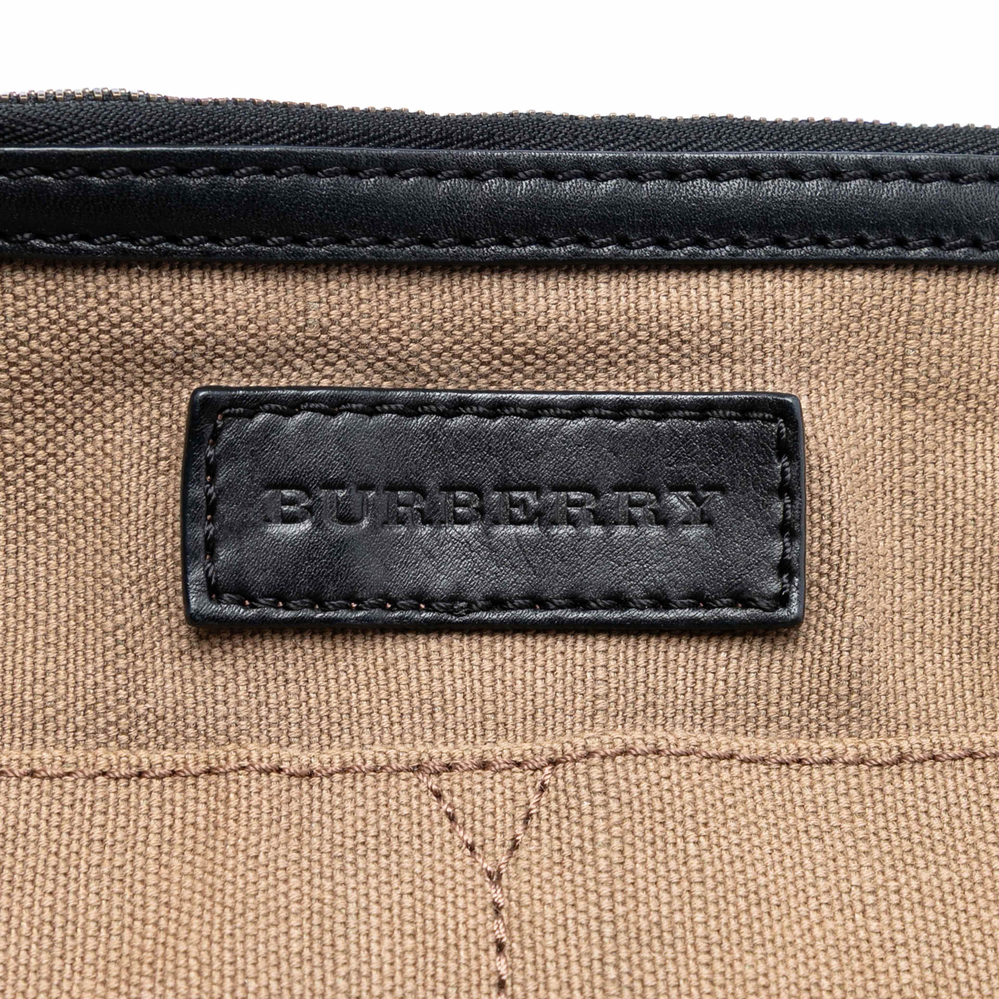 Burberry Mega Check Canvas Tottenham Brit Satchel, från Luxclusif, i färgen light brown. Klicka för att öppna bilden i stort format