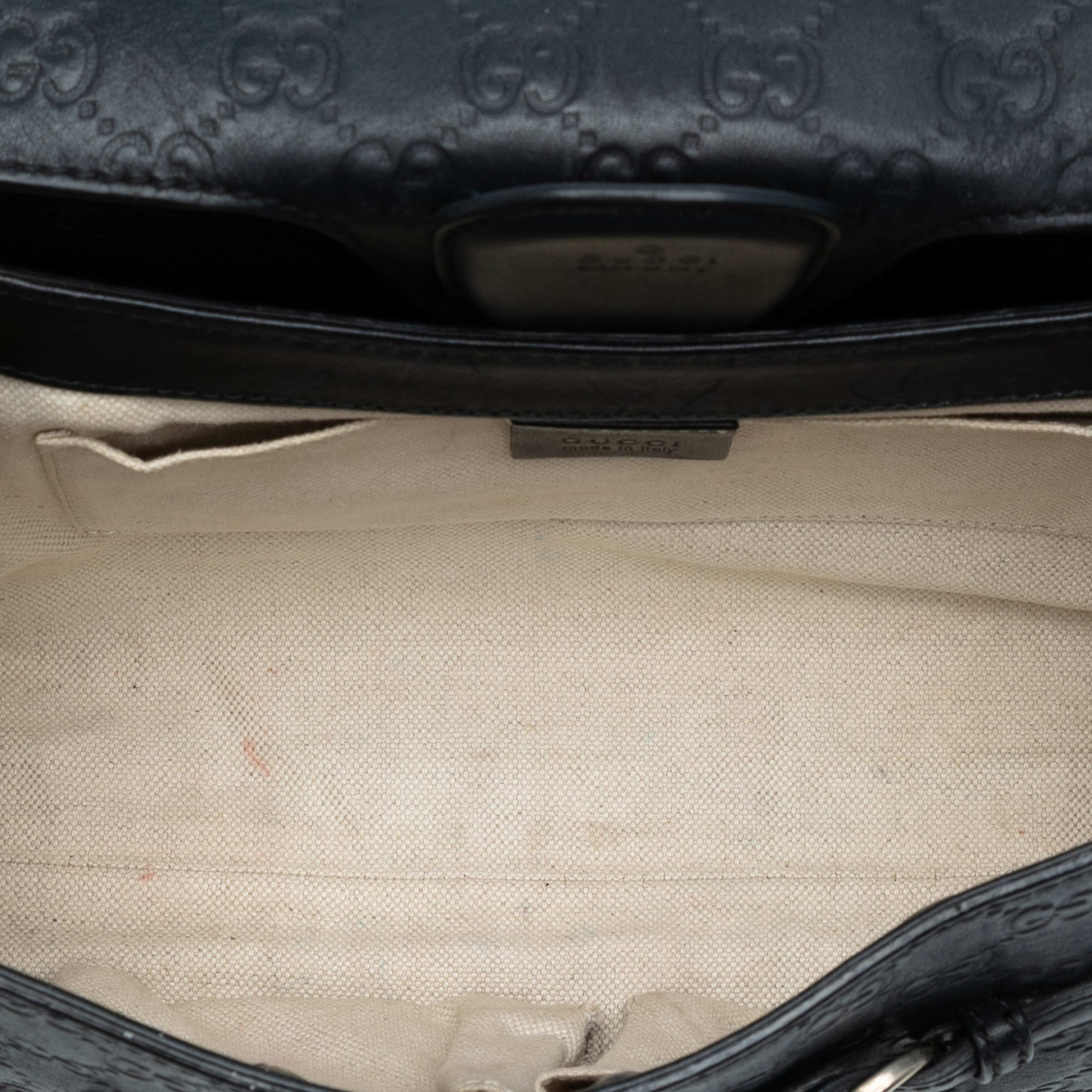 Gucci Medium Guccissima Emily Shoulder Bag, från Luxclusif, i färgen black. Klicka för att öppna bilden i stort format