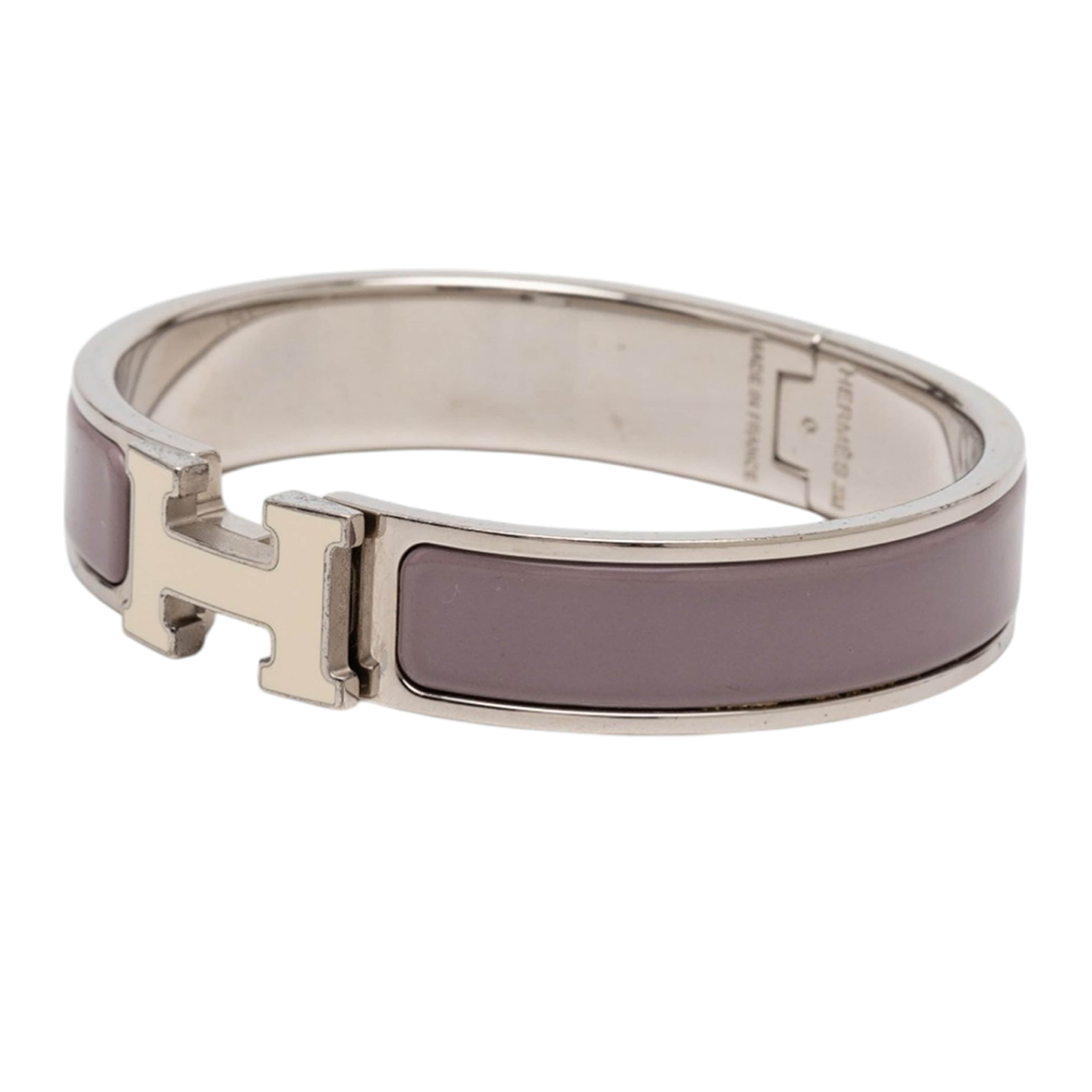 Hermès Narrow Enamel Clic H Bracelet Pm, från Luxclusif, i färgen lilac. Klicka för att öppna bilden i stort format
