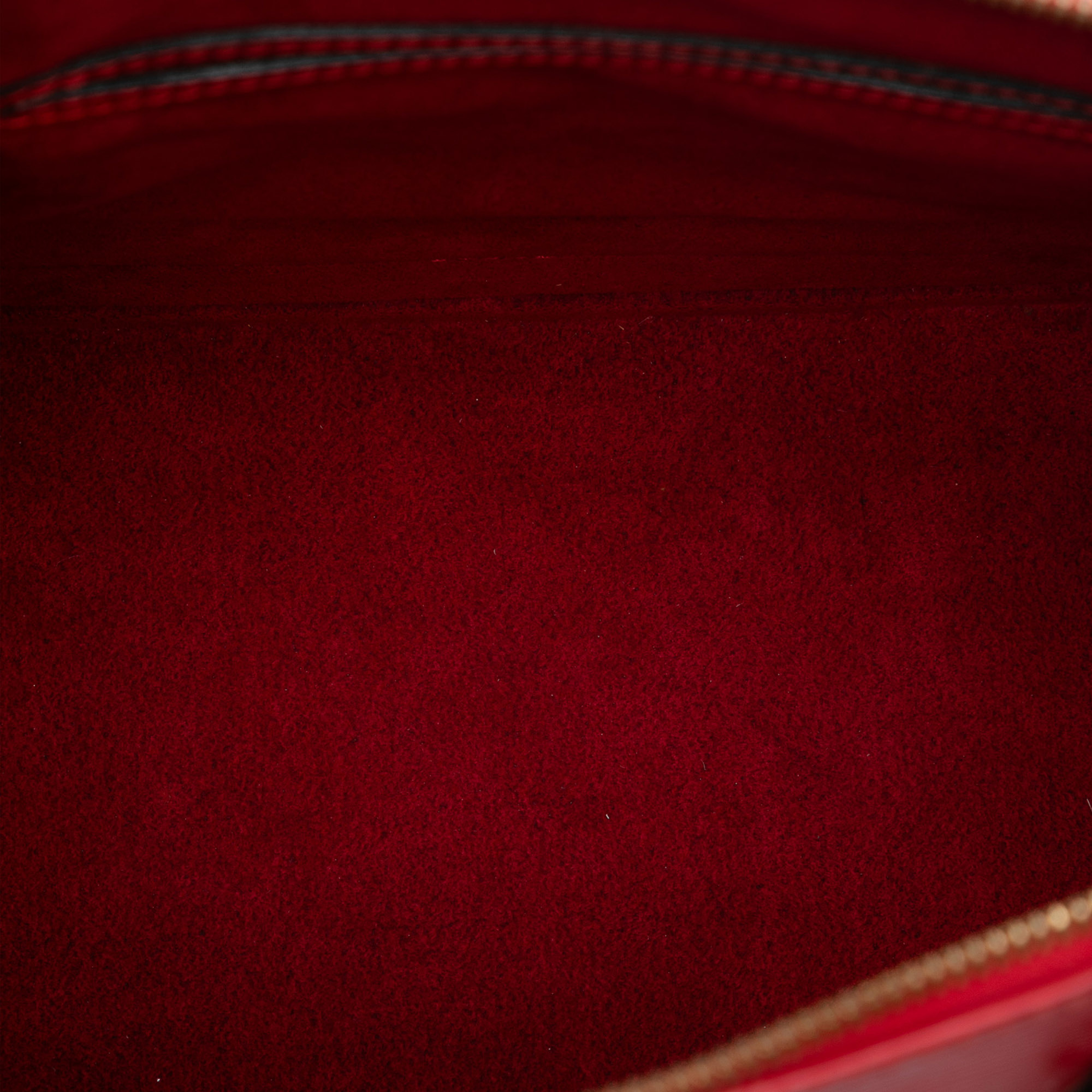 Louis Vuitton Epi Alma Pm, från Luxclusif, i färgen red. Klicka för att öppna bilden i stort format