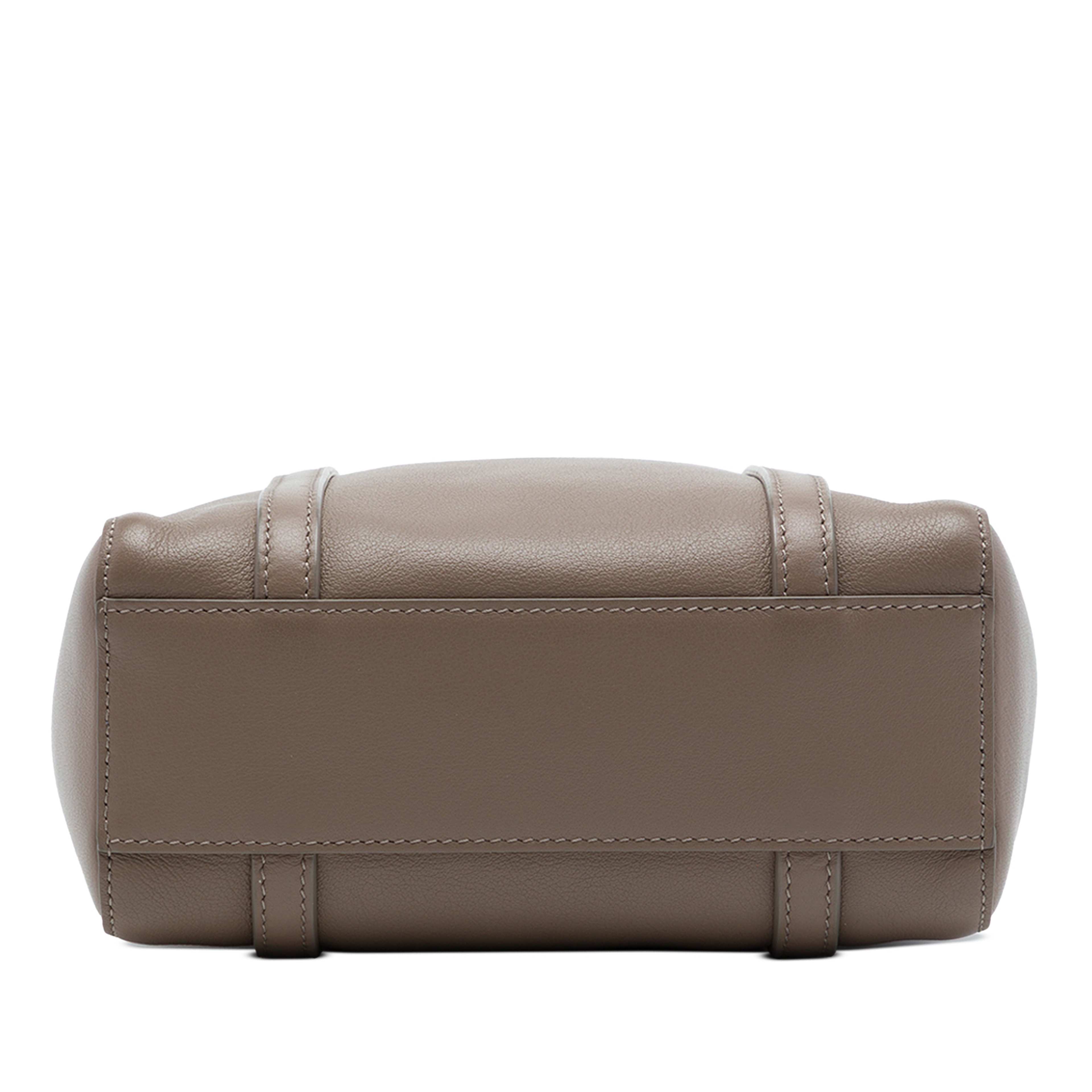 Balenciaga Calfskin Everyday Tote Xxs, från Luxclusif, i färgen brun. Klicka för att öppna bilden i stort format
