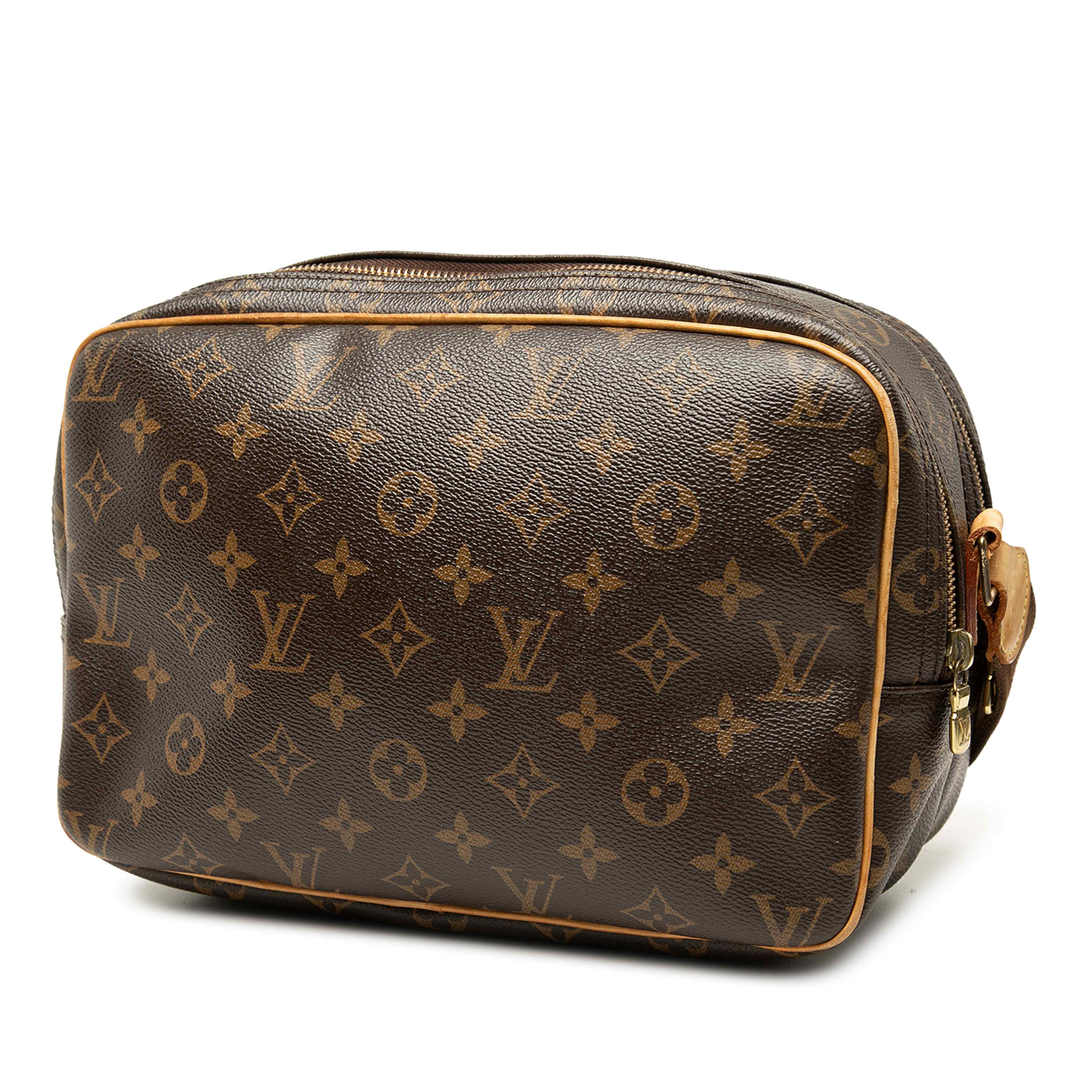 Louis Vuitton Monogram Reporter Pm, från Luxclusif, i färgen brun. Klicka för att öppna bilden i stort format