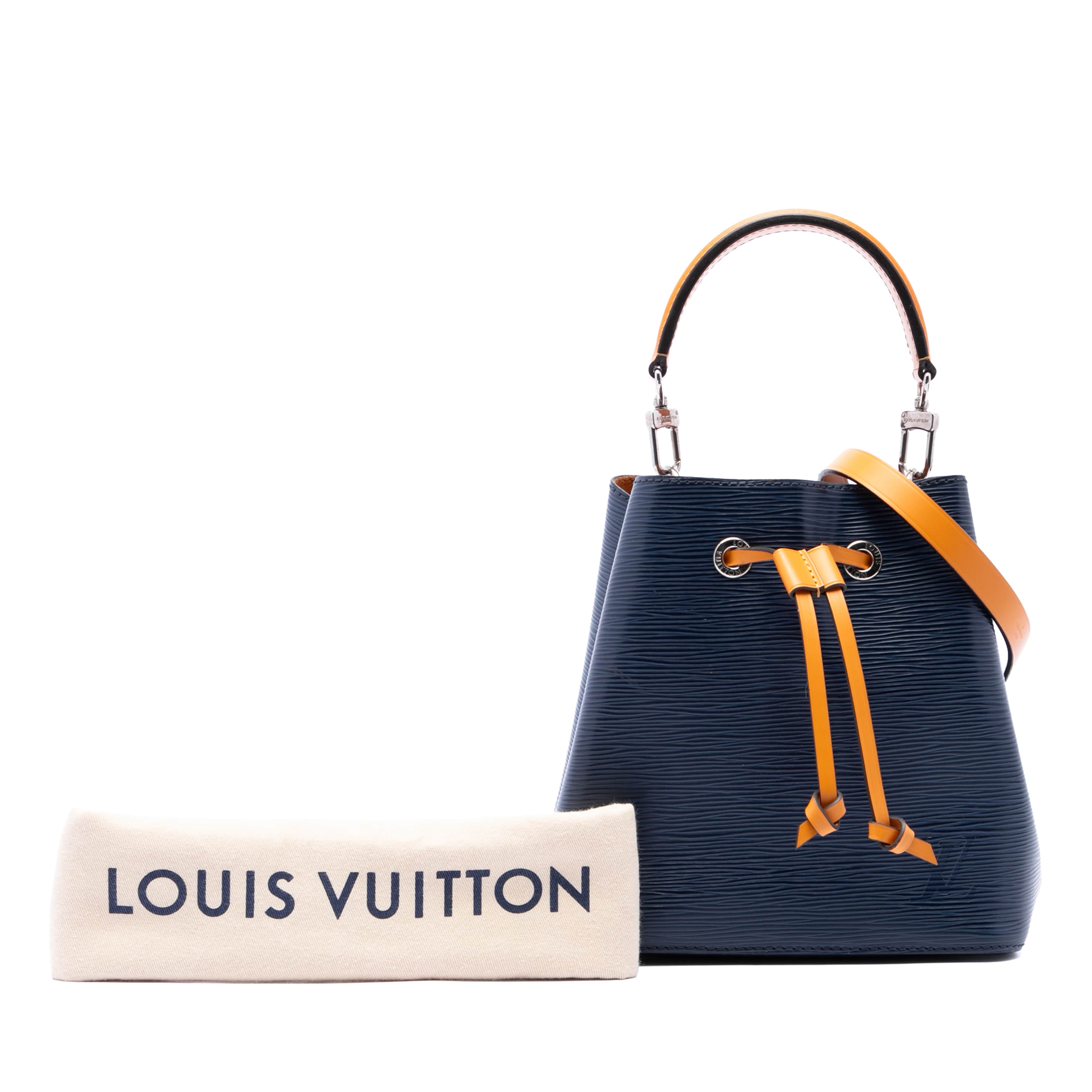Louis Vuitton Epi Neonoe Bb, från Luxclusif, i färgen blå. Klicka för att öppna bilden i stort format