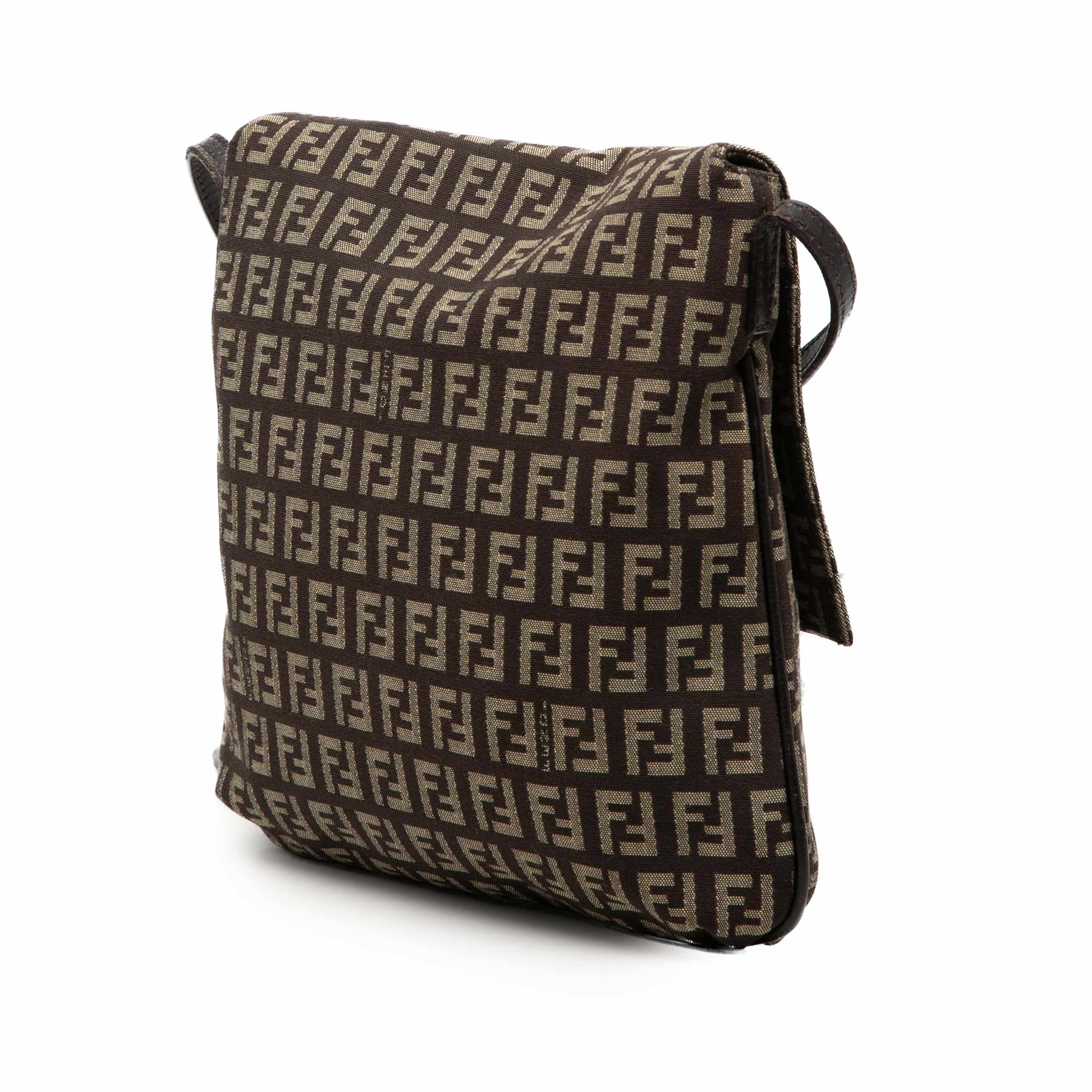 Fendi Zucchino Canvas Crossbody, från Luxclusif, i färgen dark brown. Klicka för att öppna bilden i stort format