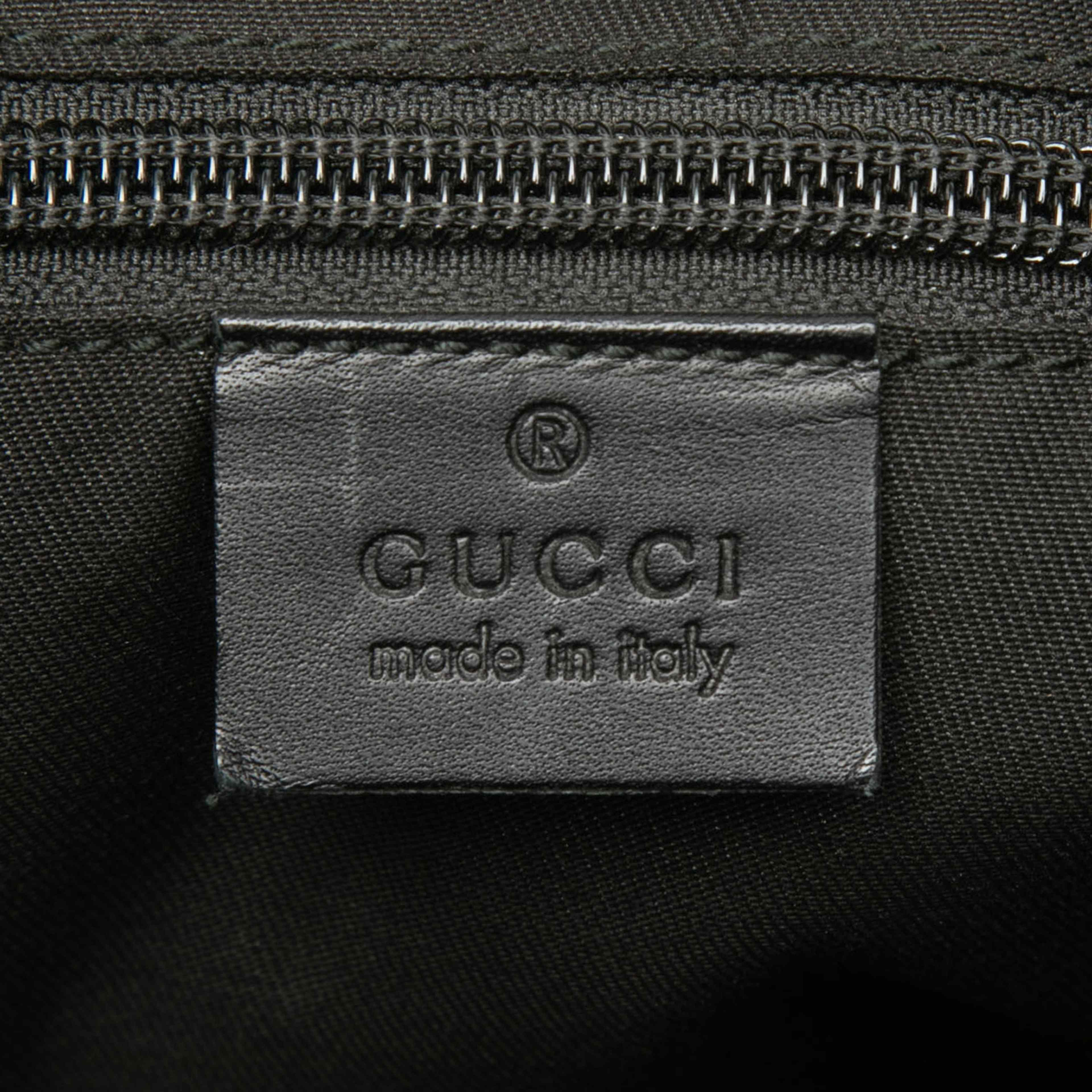 Gucci Gg Canvas Perforated Crossbody, från Luxclusif, i färgen black. Klicka för att öppna bilden i stort format