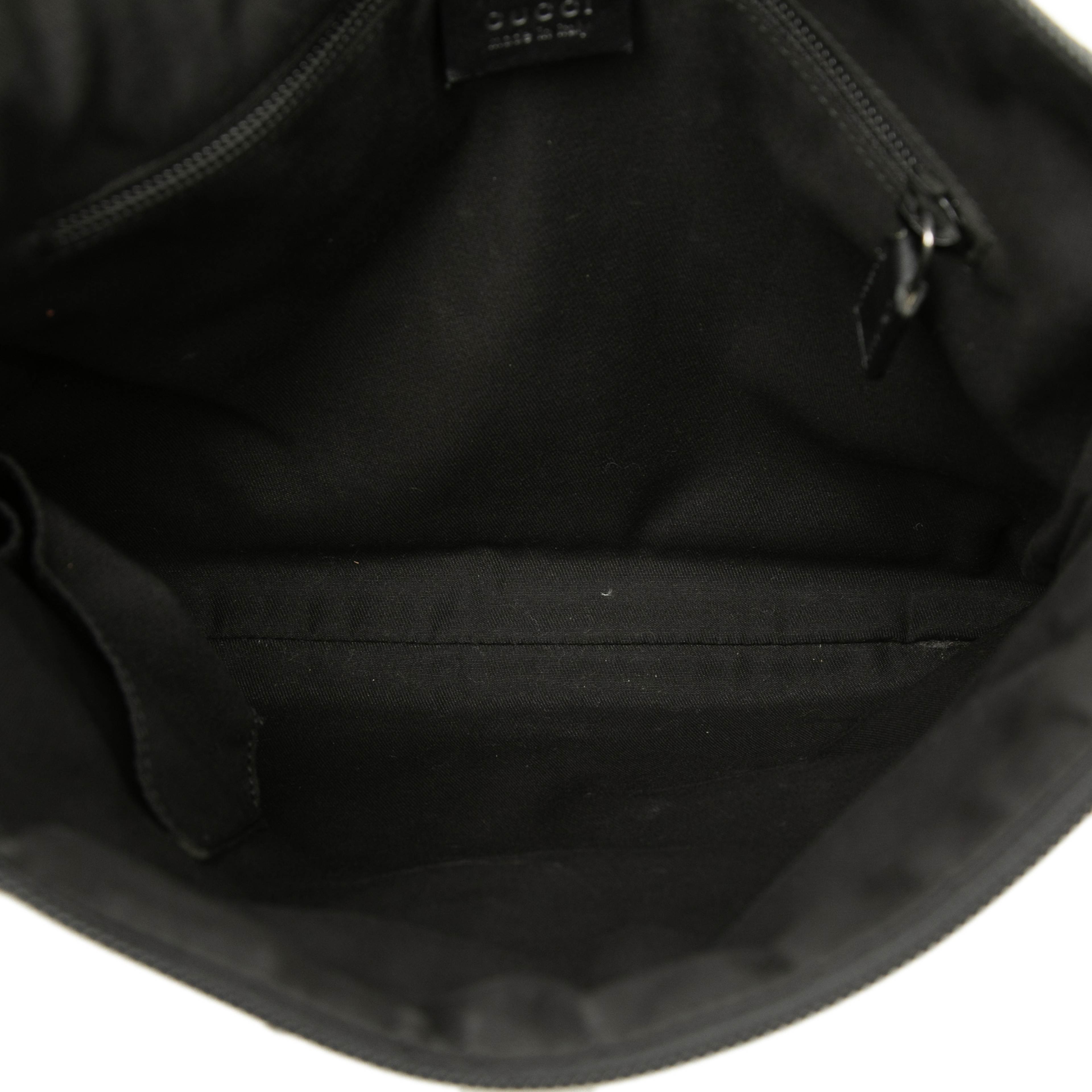Gucci Gg Canvas Perforated Crossbody, från Luxclusif, i färgen black. Klicka för att öppna bilden i stort format