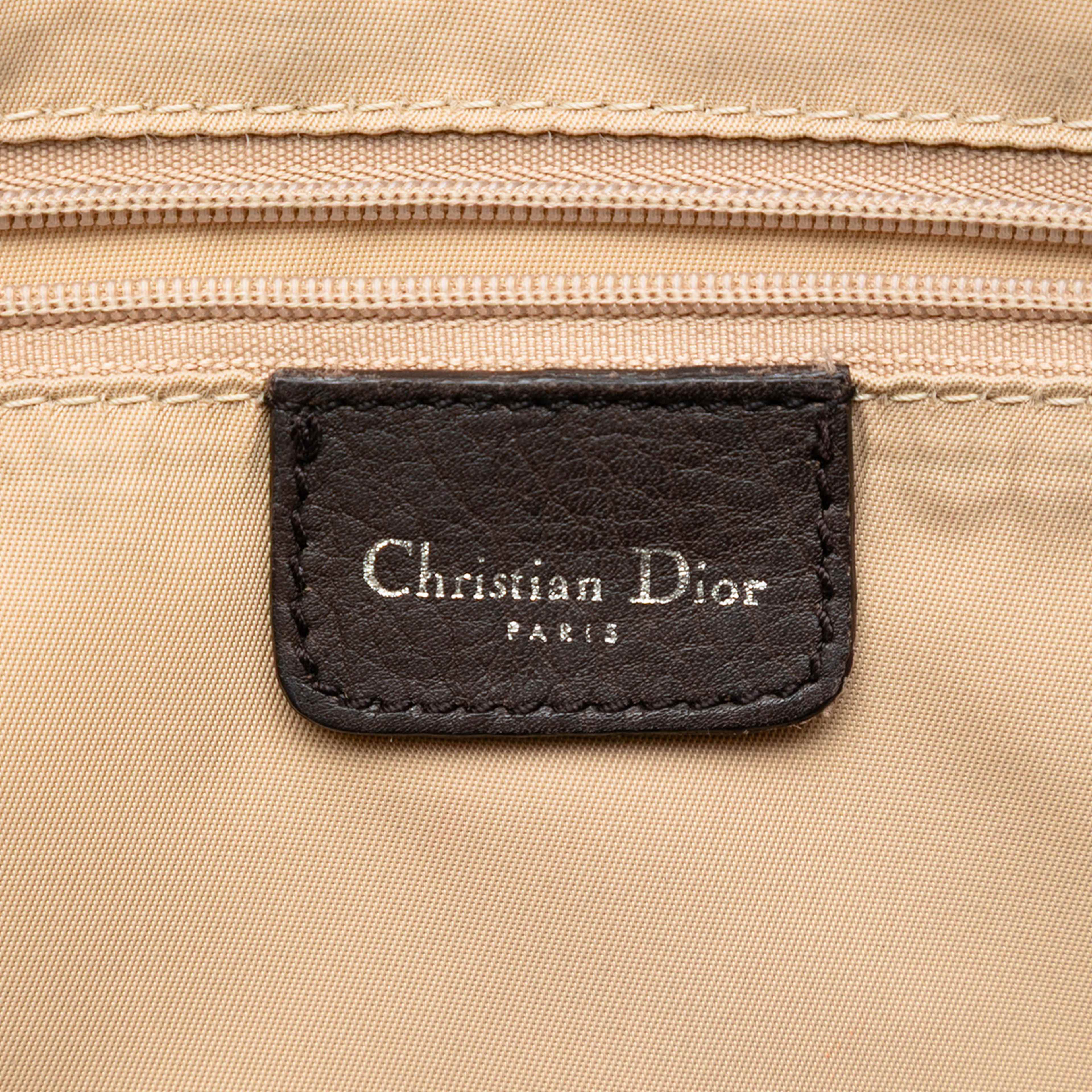 Dior Diorissimo Trotter Canvas Street Chic Crossbody, från Luxclusif, i färgen brown. Klicka för att öppna bilden i stort format