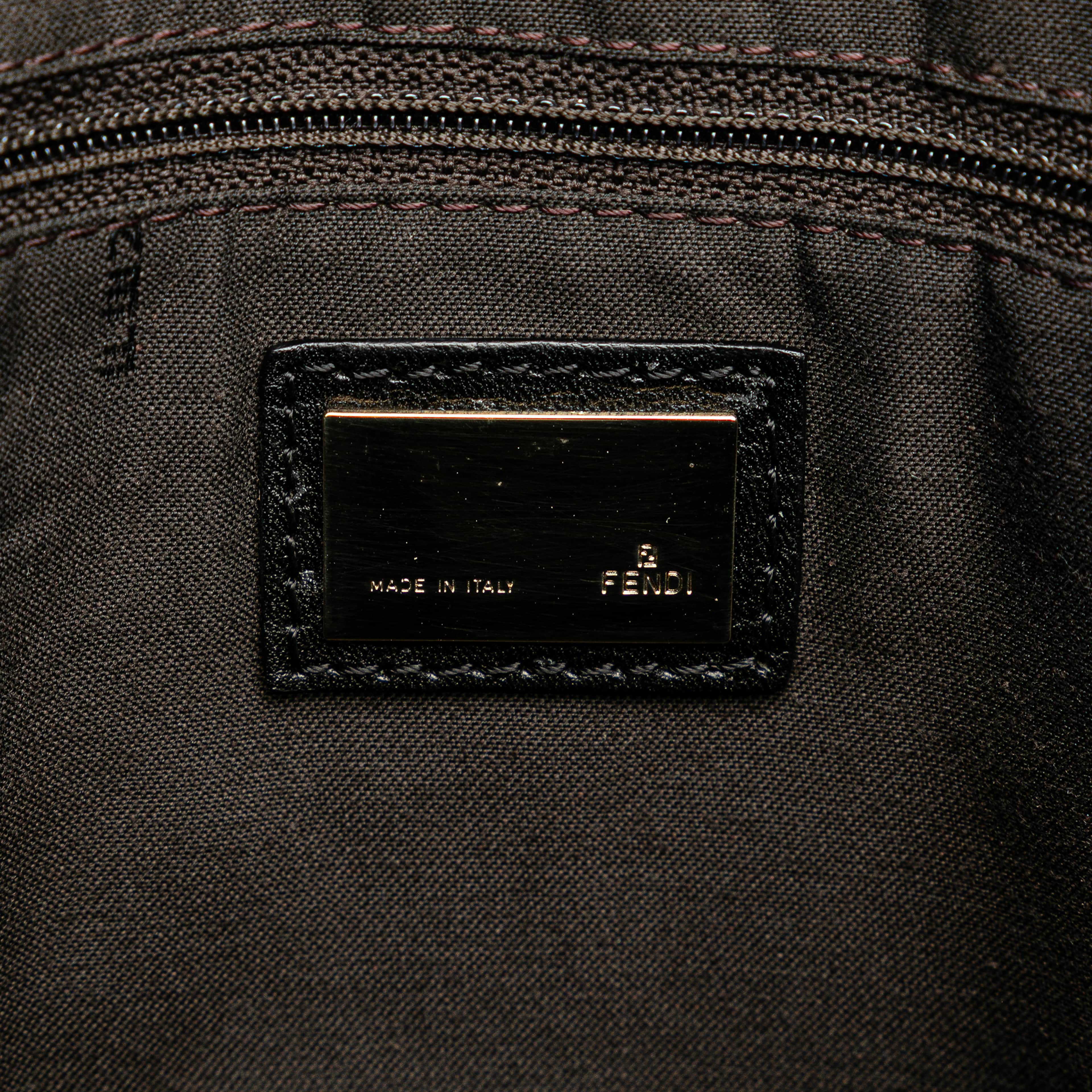 Fendi Zucchino Canvas Tote, från Luxclusif, i färgen black. Klicka för att öppna bilden i stort format