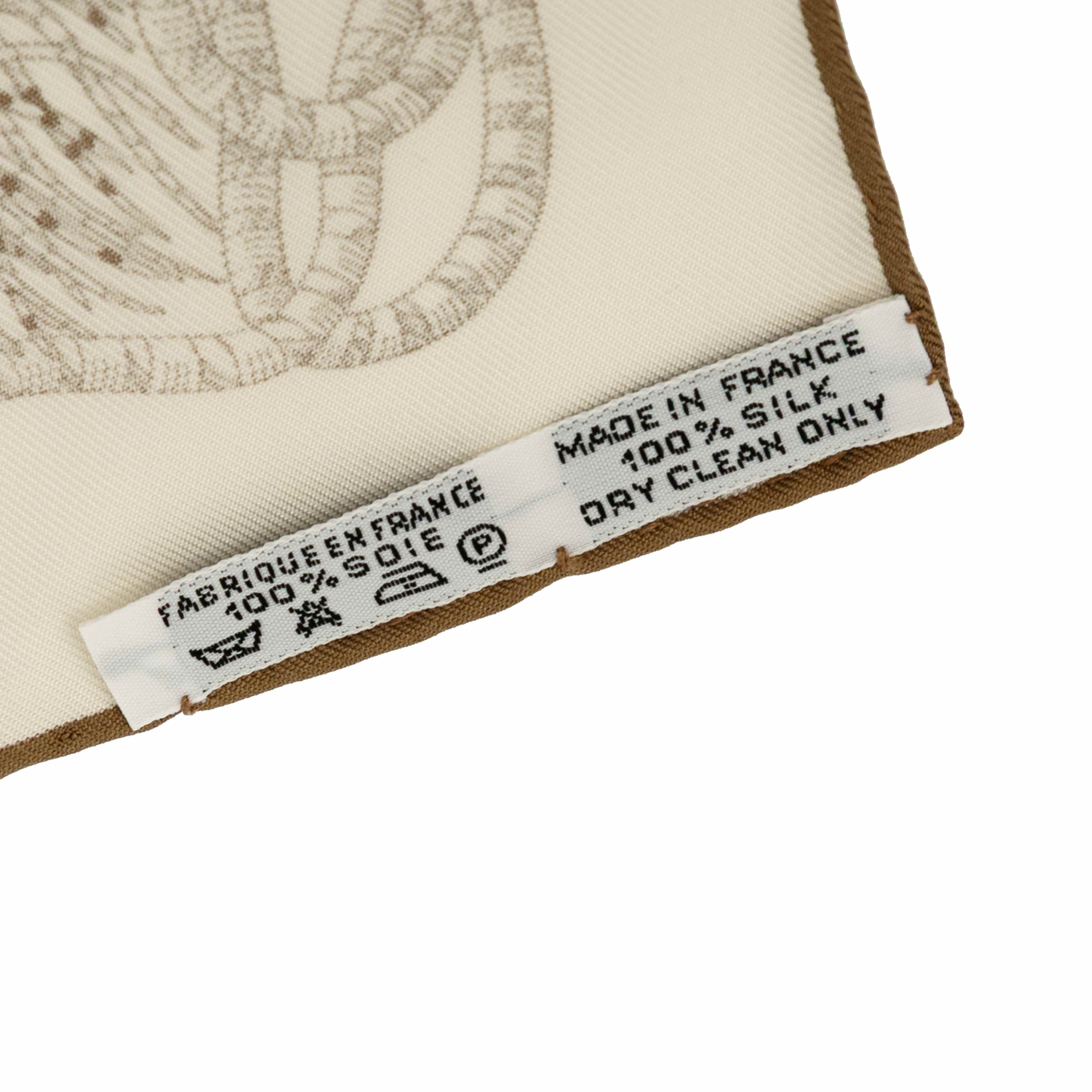 Hermès Grands Fonds Silk Handkerchief, från Luxclusif, i färgen light beige. Klicka för att öppna bilden i stort format