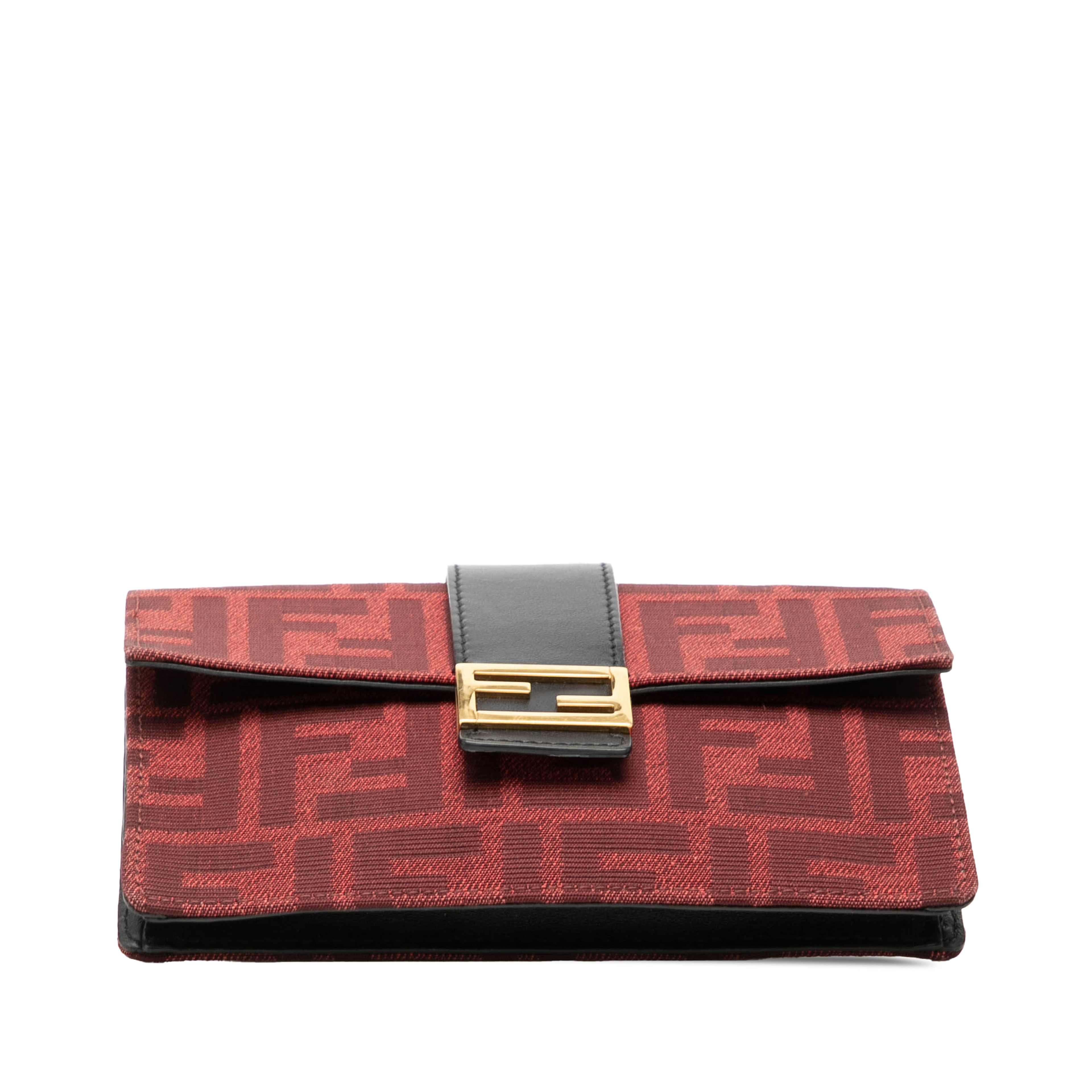Fendi Zucca Canvas Convertible Baguette Pouch, från Luxclusif, i färgen röd. Klicka för att öppna bilden i stort format