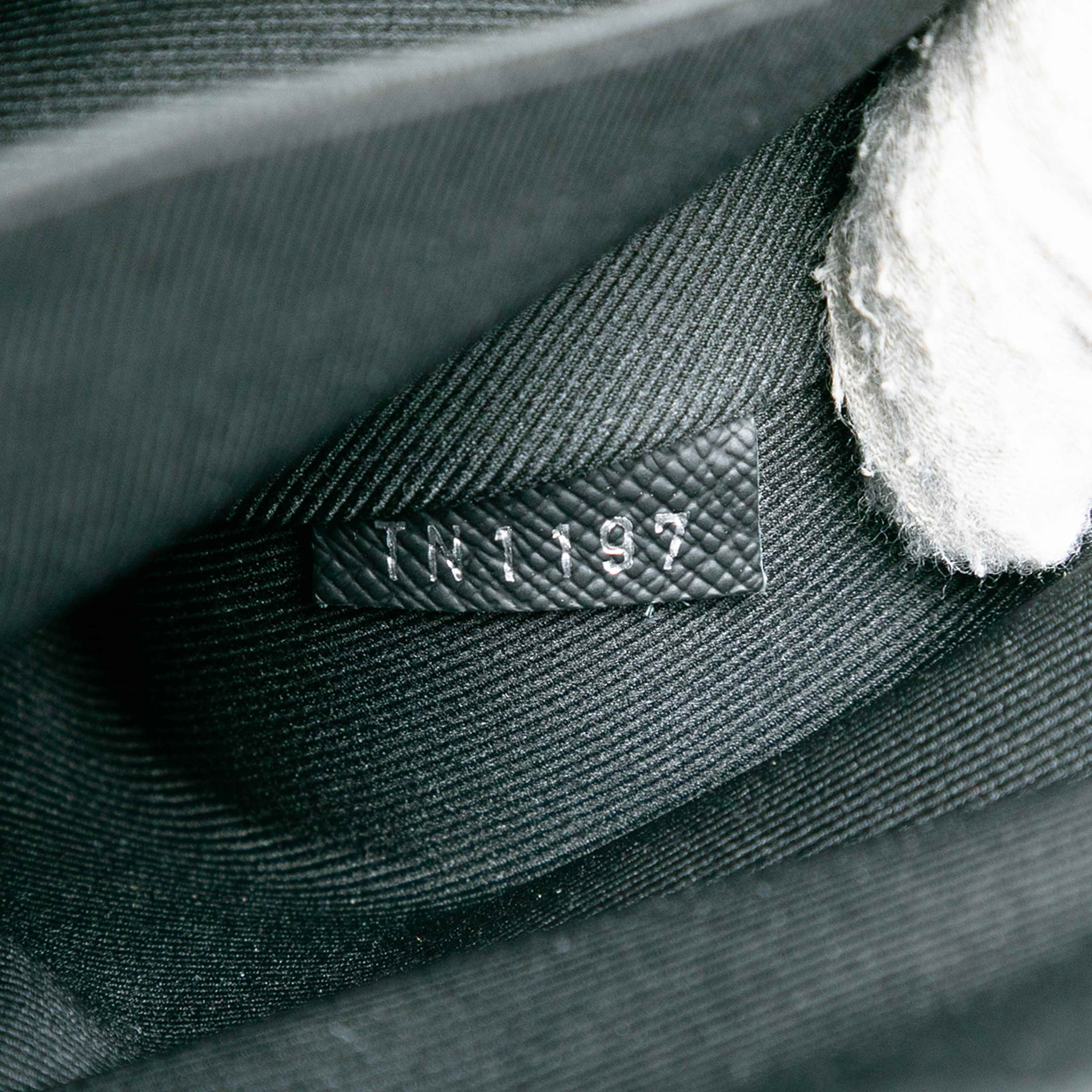 Louis Vuitton Damier Graphite Pochette Jour Pm, från Luxclusif, i färgen black. Klicka för att öppna bilden i stort format