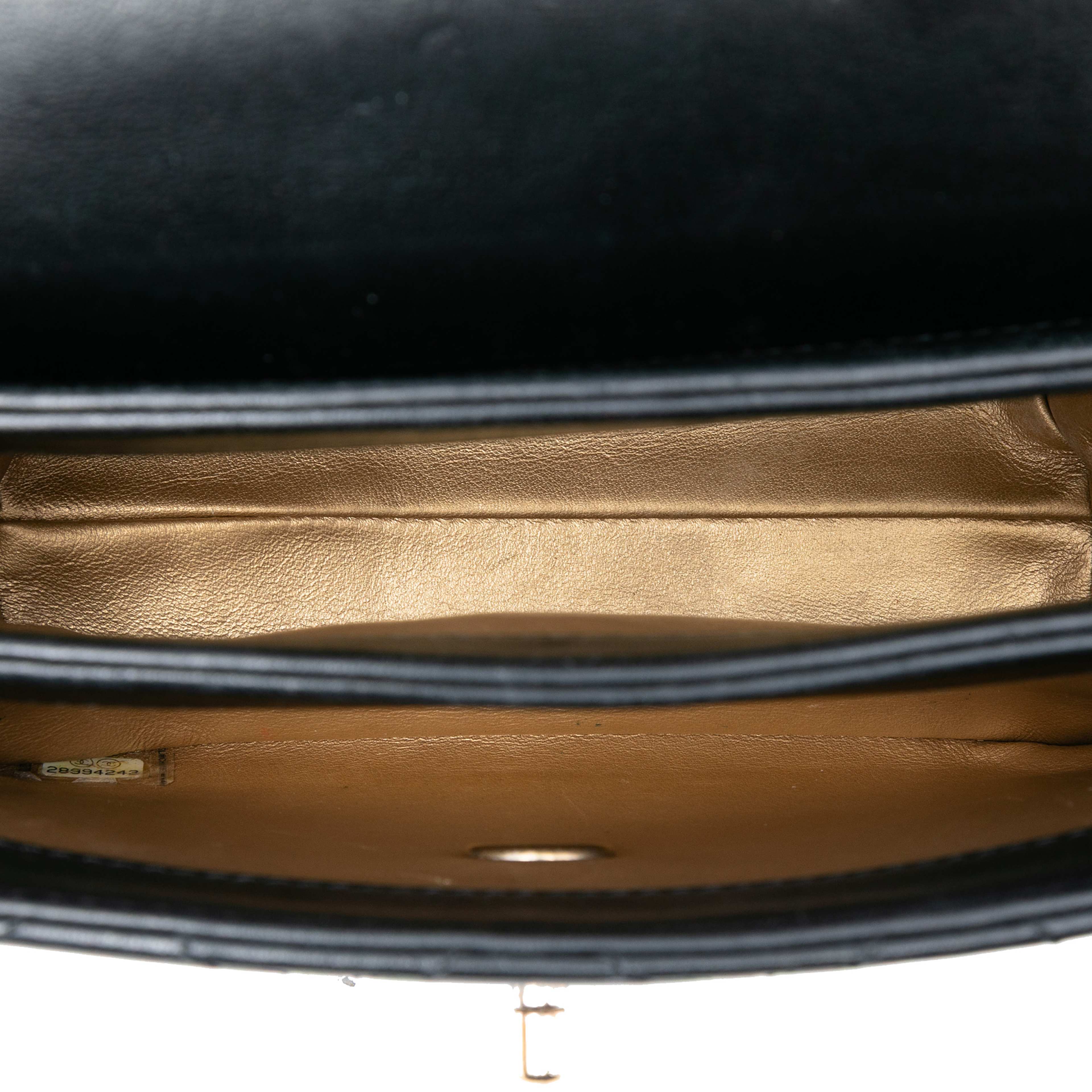 Chanel Small Quilted Lambskin Trendy Spirit Top Handle Bag, från Luxclusif, i färgen black. Klicka för att öppna bilden i stort format