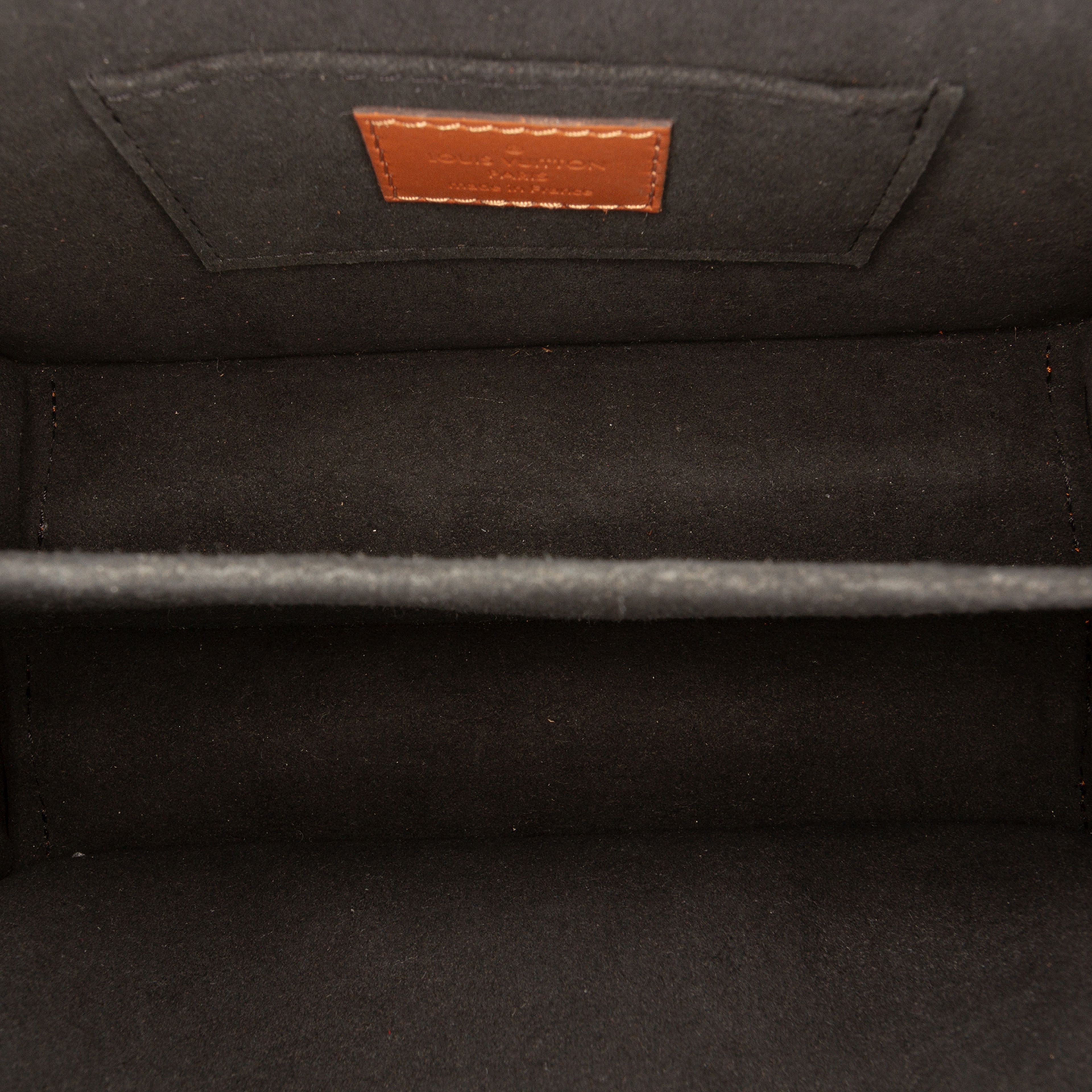 Louis Vuitton Monogram Reverse Mini Dauphine, från Luxclusif, i färgen brown. Klicka för att öppna bilden i stort format