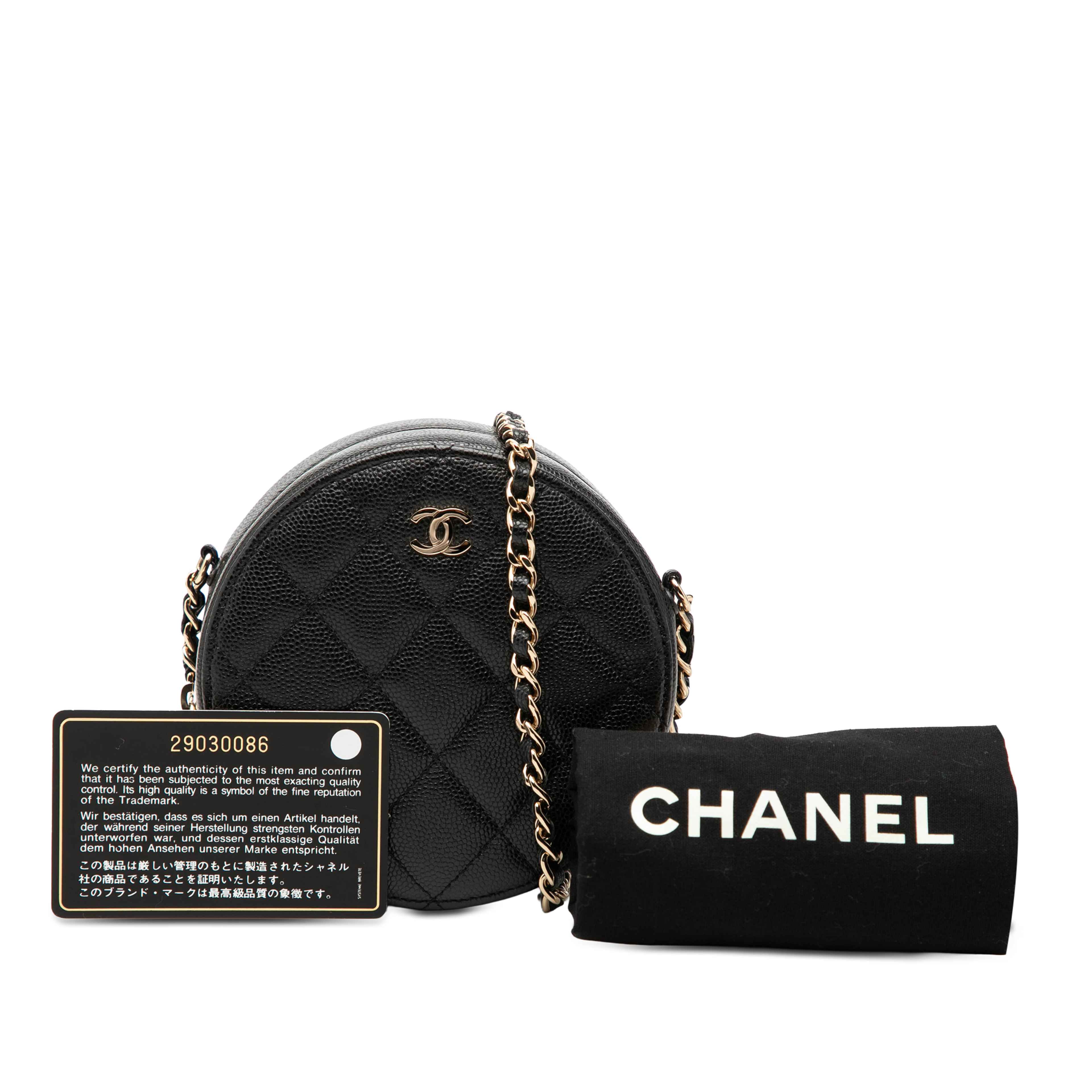 Chanel Cc Quilted Caviar Round Clutch With Chain, från Luxclusif, i färgen svart. Klicka för att öppna bilden i stort format
