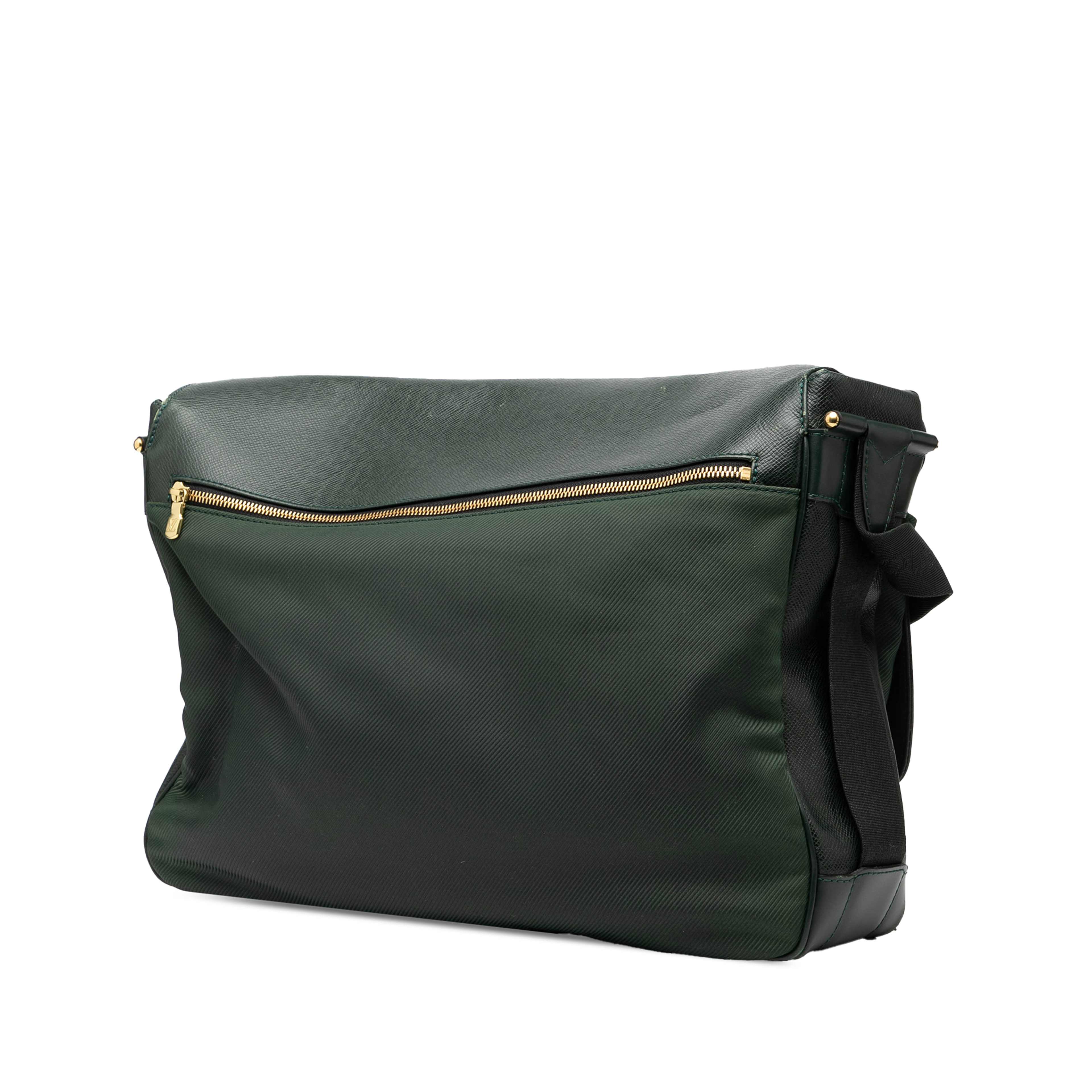 Louis Vuitton Taiga Dersou, från Luxclusif, i färgen dark green. Klicka för att öppna bilden i stort format