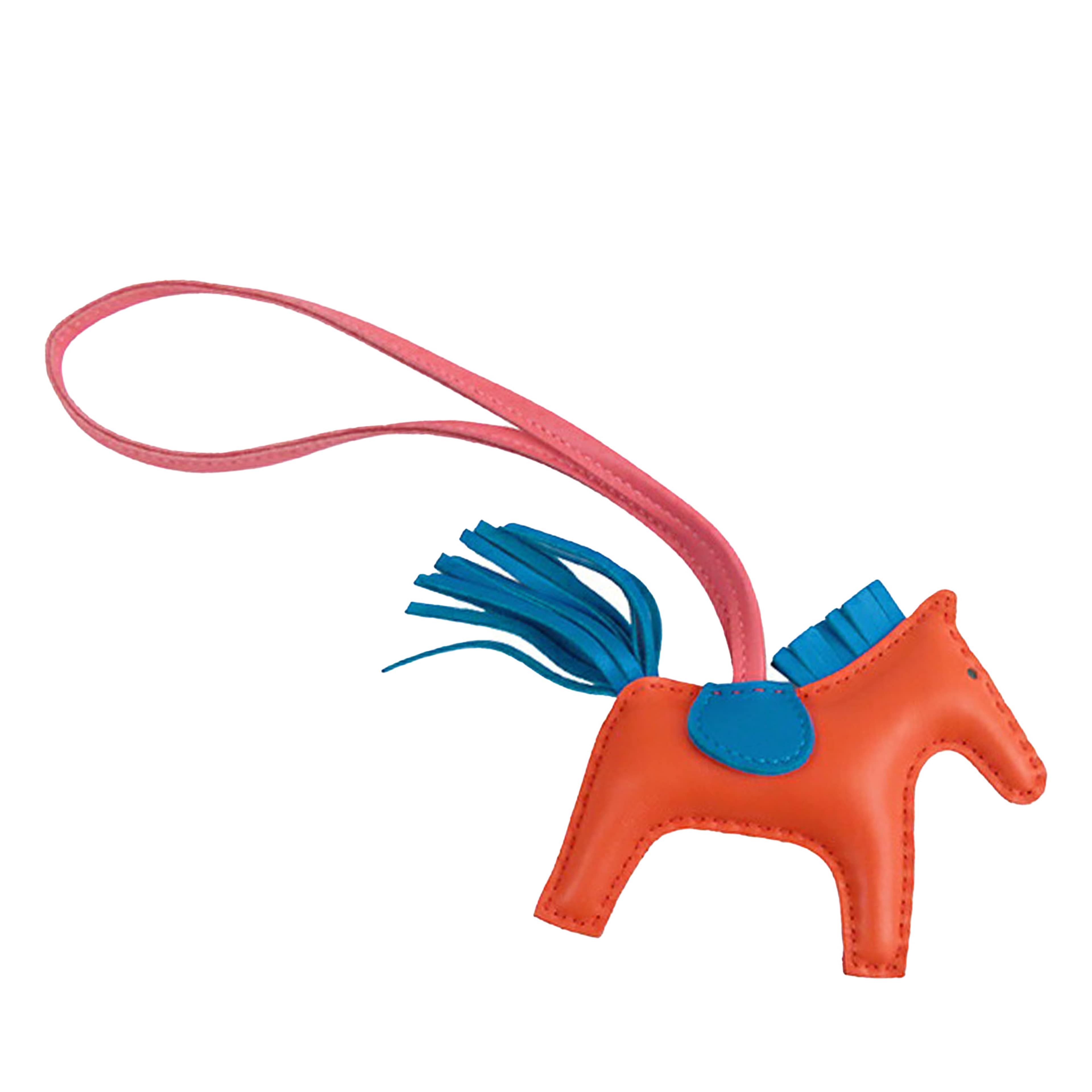 Hermès Milo Lambskin Grigri Rodeo Bag Charm Pm, från Luxclusif, i färgen dark orange. Klicka för att öppna bilden i stort format