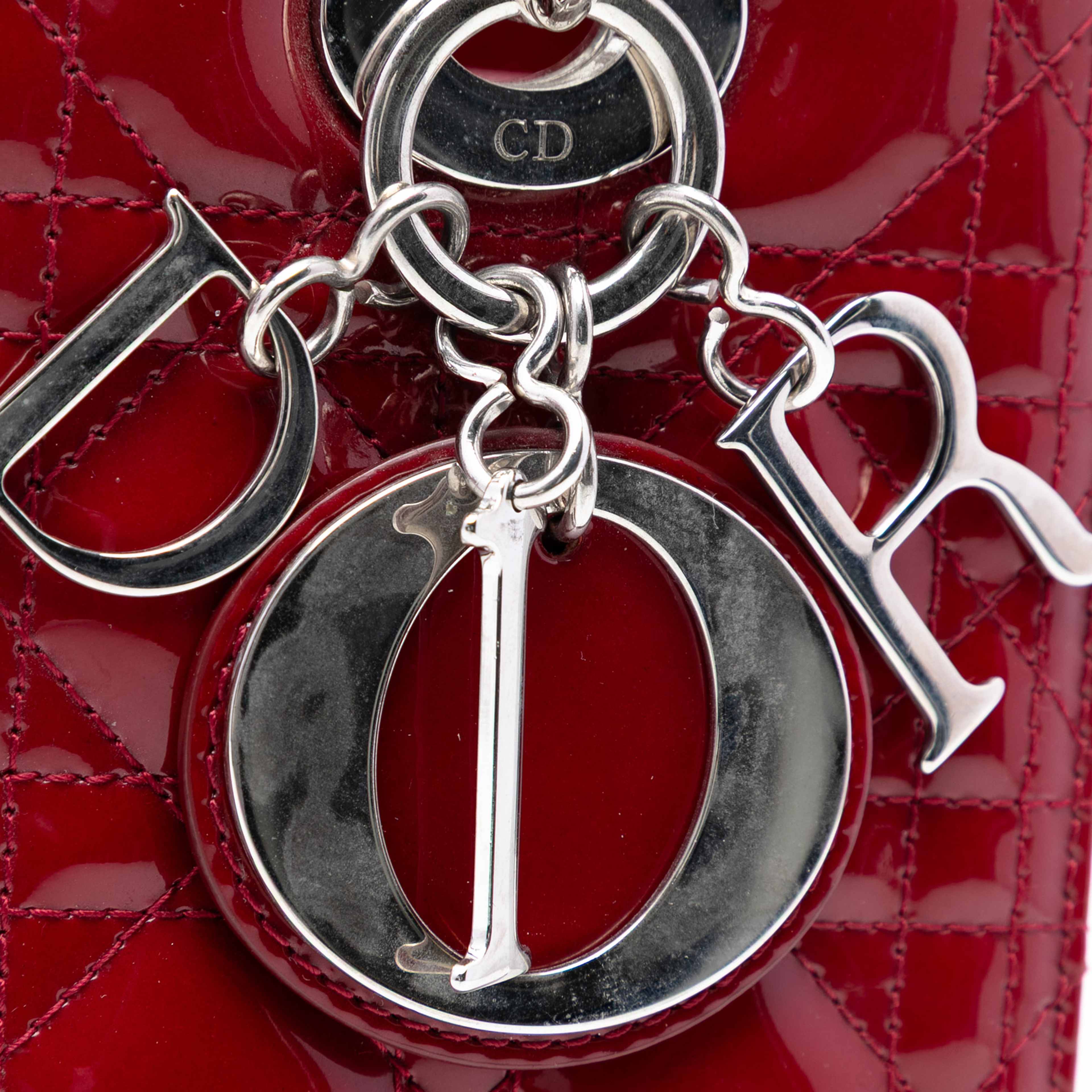 Dior Medium Patent Cannage Lady Dior, från Luxclusif, i färgen dark red. Klicka för att öppna bilden i stort format