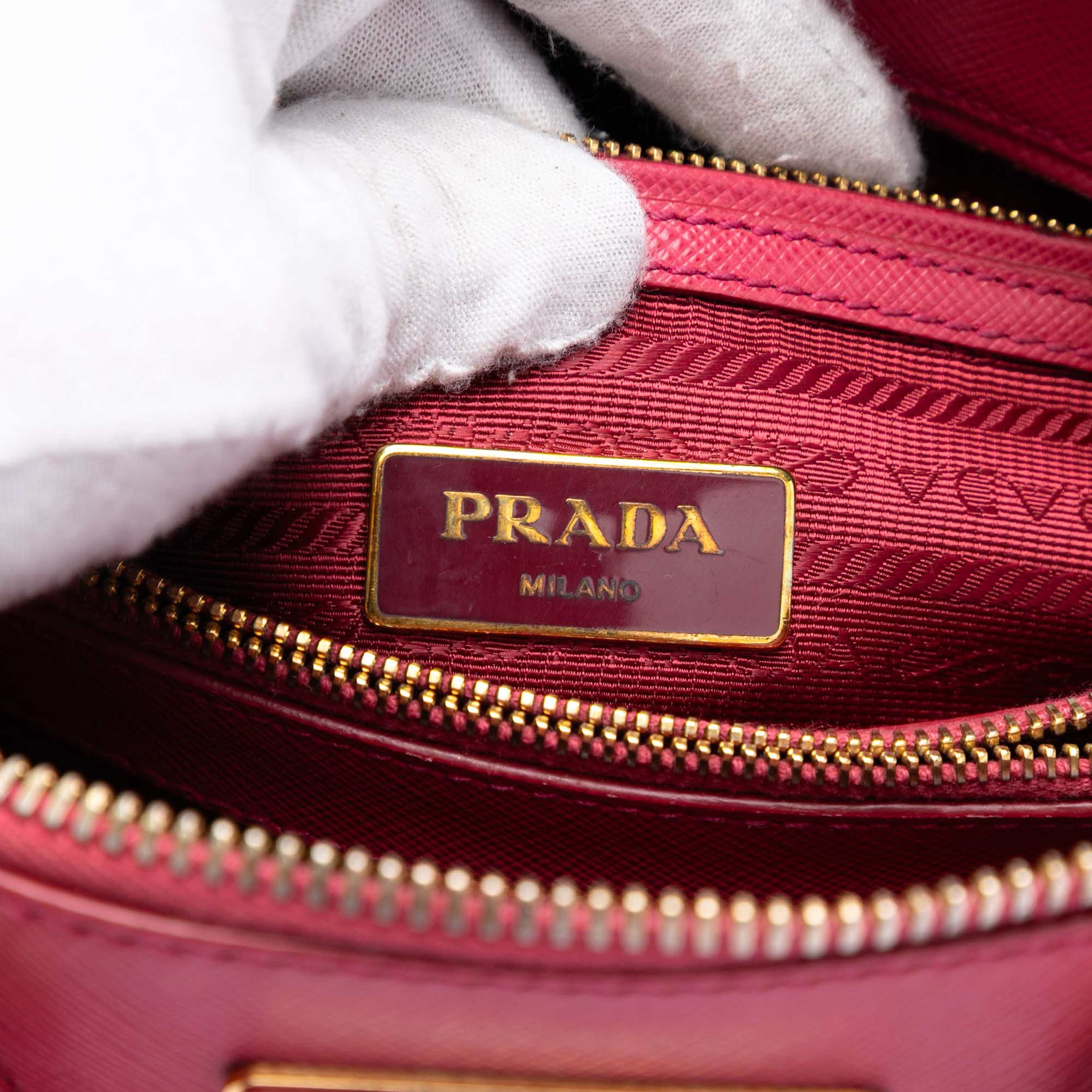 Prada Small Saffiano Lux Promenade Satchel, från Luxclusif, i färgen pink. Klicka för att öppna bilden i stort format
