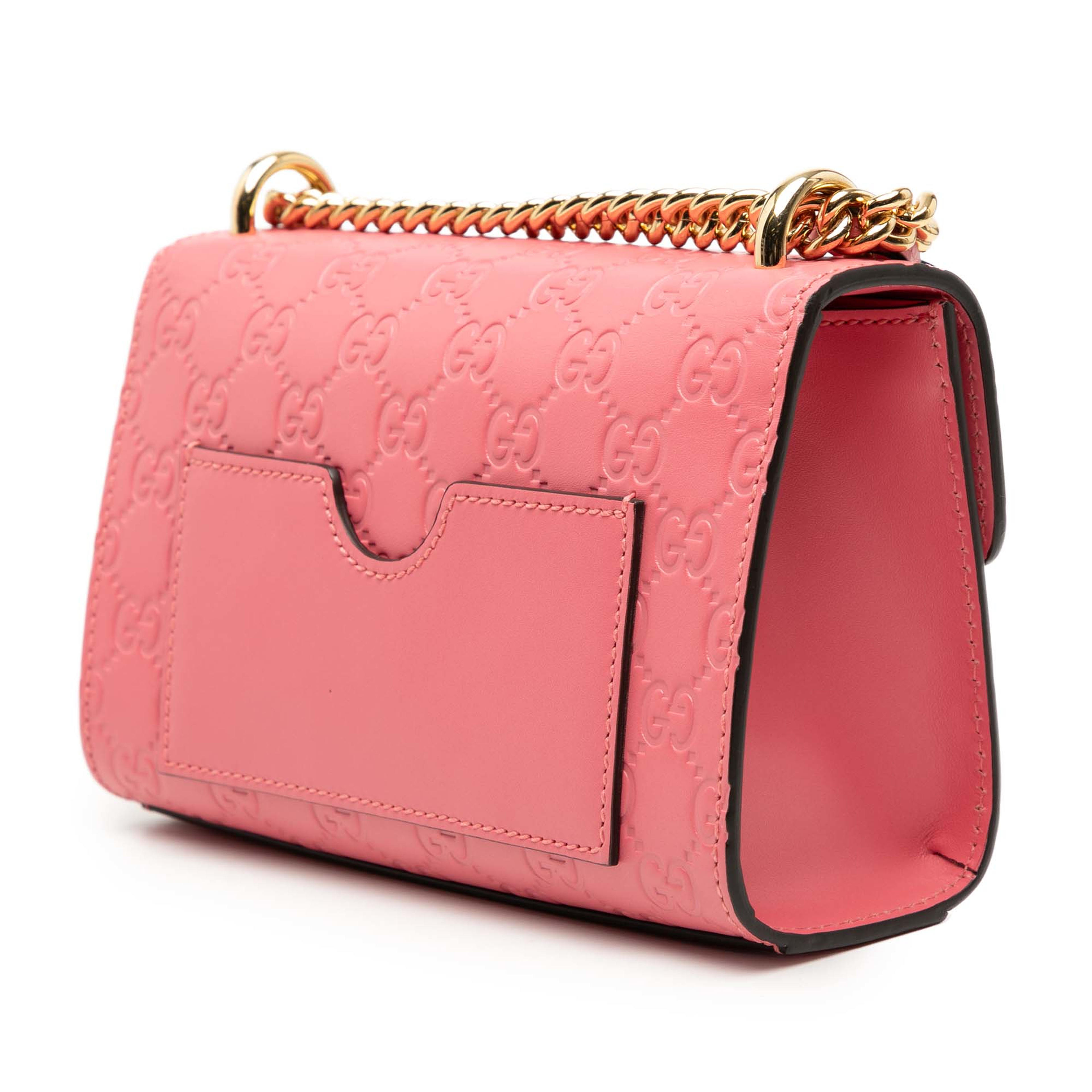 Gucci Small Guccissima Padlock Crossbody, från Luxclusif, i färgen pink. Klicka för att öppna bilden i stort format