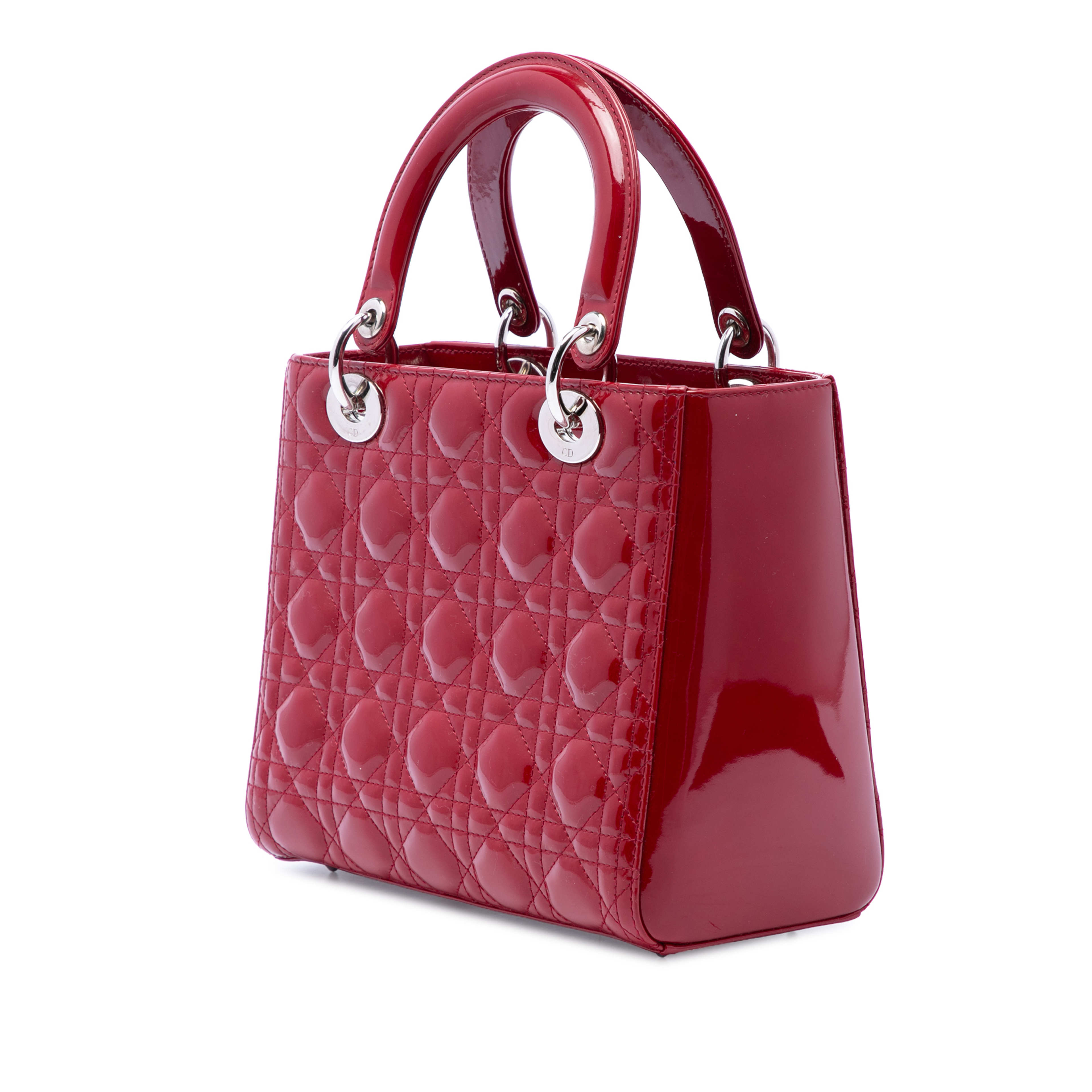 Dior Medium Patent Cannage Lady Dior, från Luxclusif, i färgen röd. Klicka för att öppna bilden i stort format