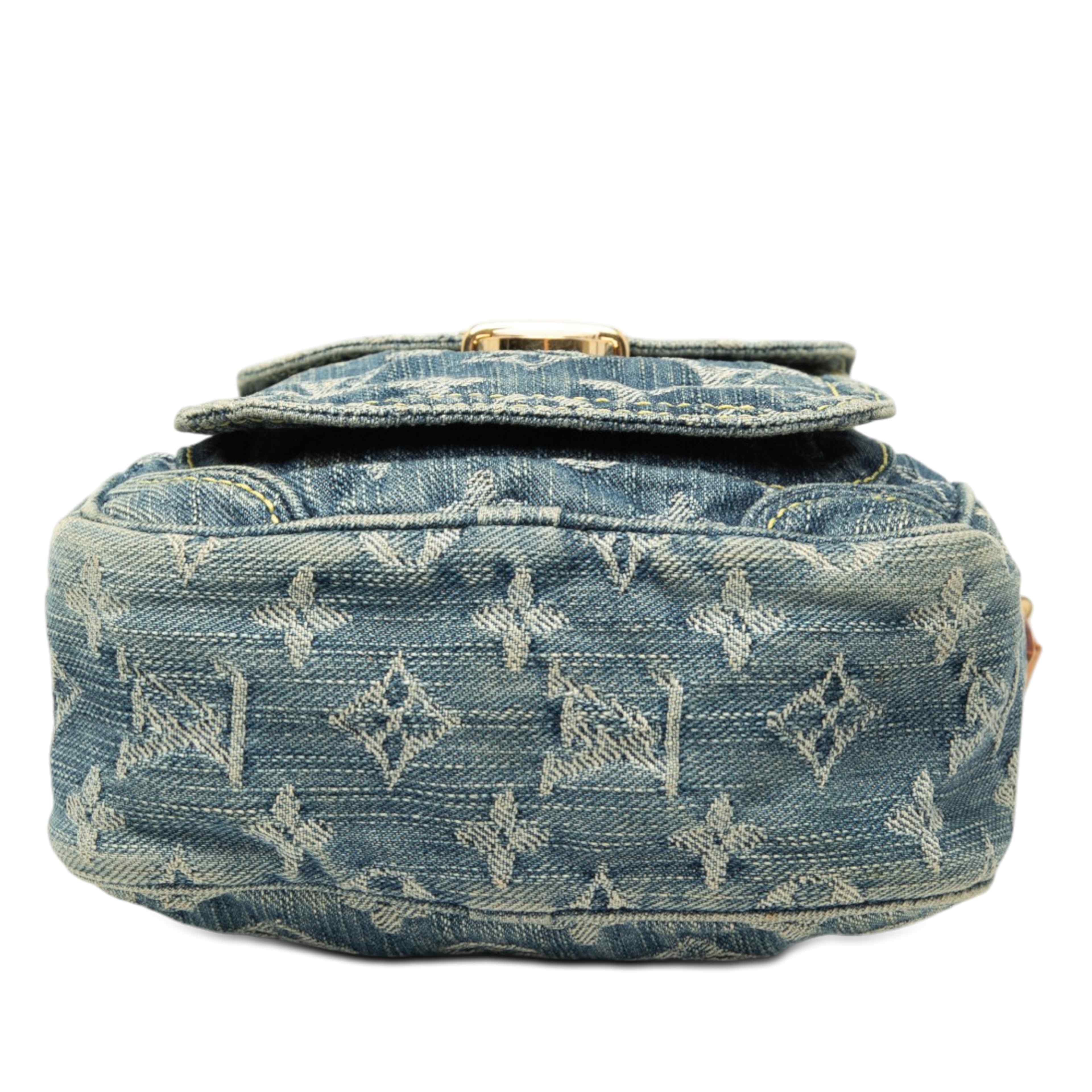 Louis Vuitton Monogram Denim Camera Bag, från Luxclusif, i färgen blå. Klicka för att öppna bilden i stort format