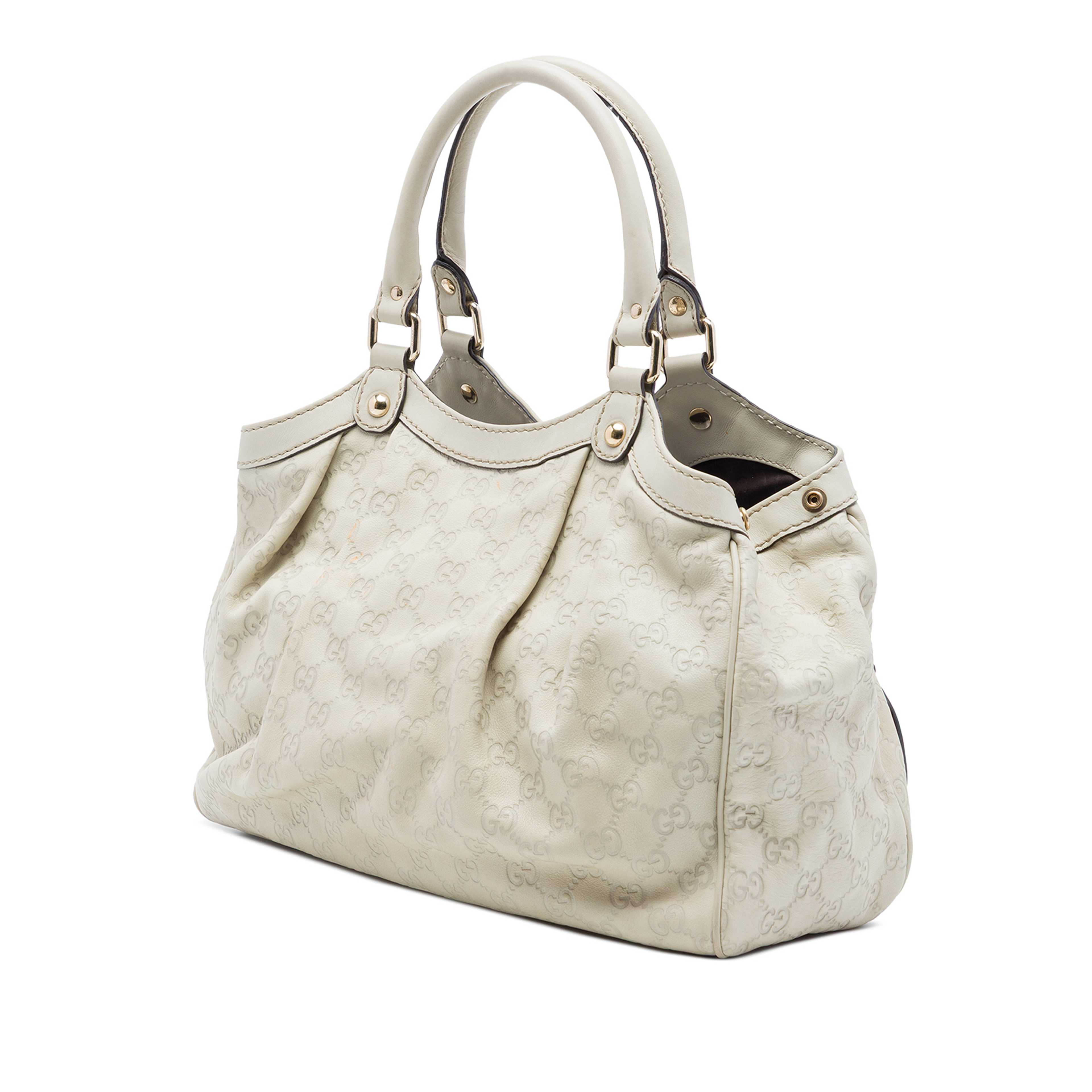 Gucci Medium Guccissima Sukey Tote, från Luxclusif, i färgen vit. Klicka för att öppna bilden i stort format