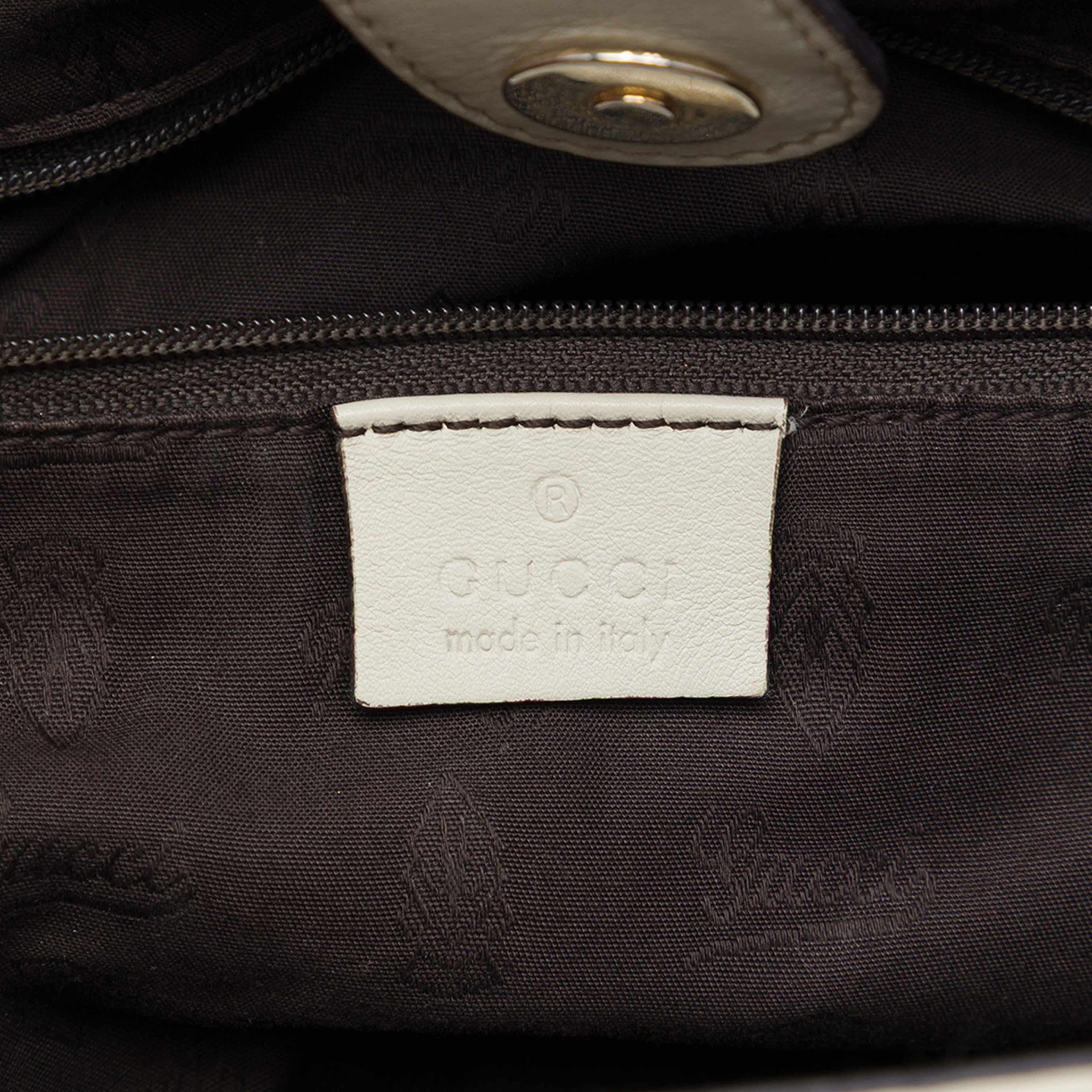 Gucci Medium Guccissima Sukey Tote, från Luxclusif, i färgen vit. Klicka för att öppna bilden i stort format