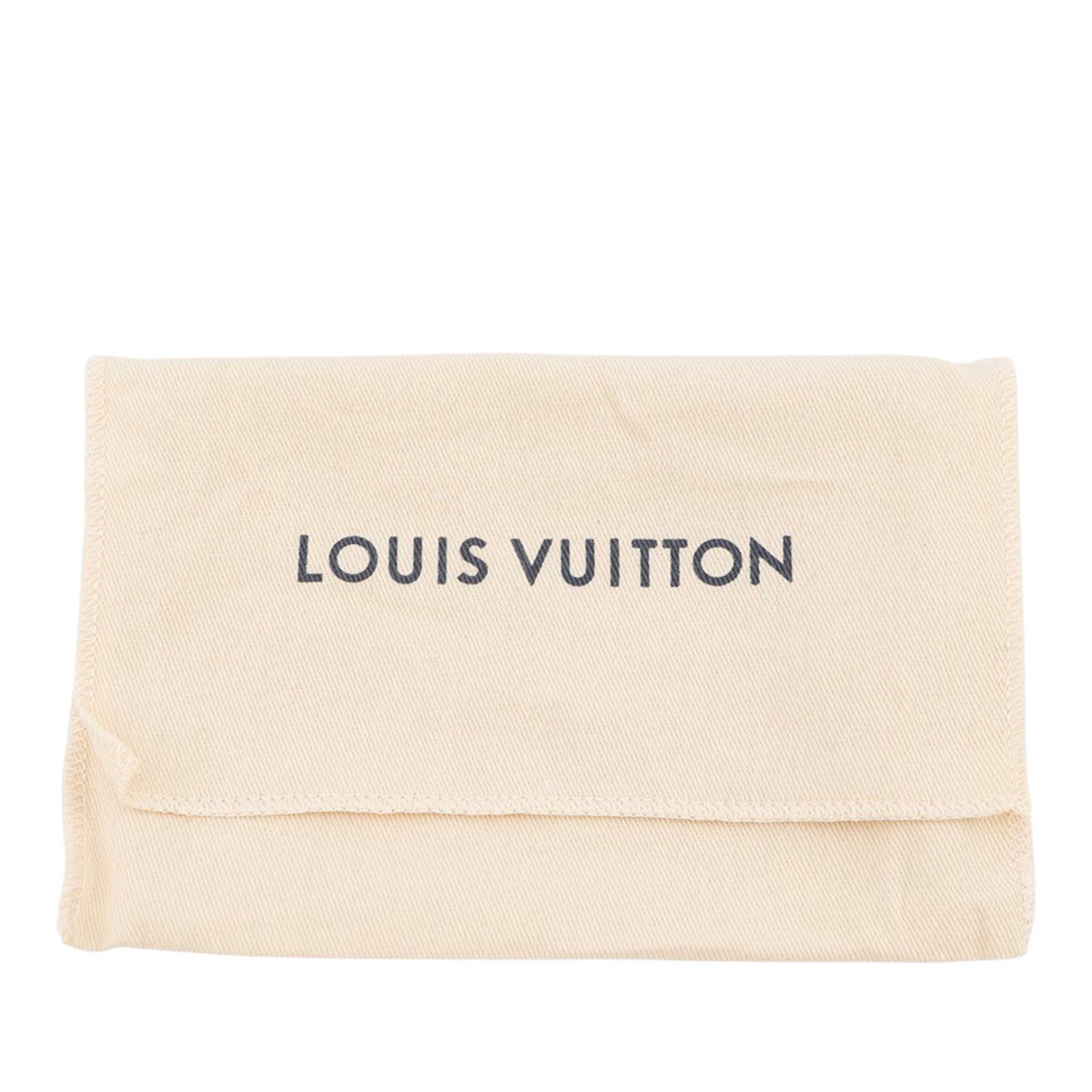 Louis Vuitton Taurillon Capucines Compact Wallet, från Luxclusif, i färgen purpur. Klicka för att öppna bilden i stort format