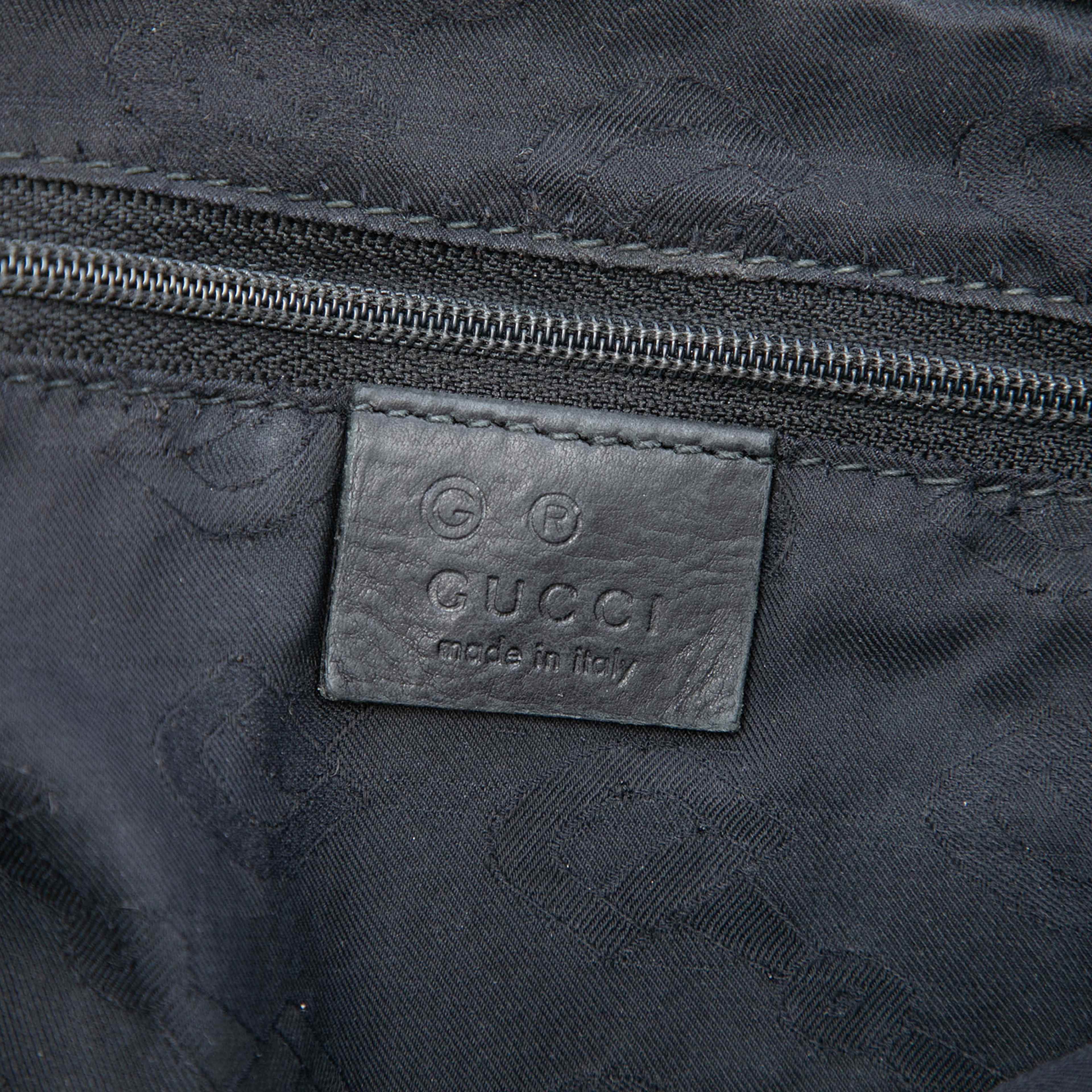Gucci Gg Nylon Crossbody, från Luxclusif, i färgen svart. Klicka för att öppna bilden i stort format