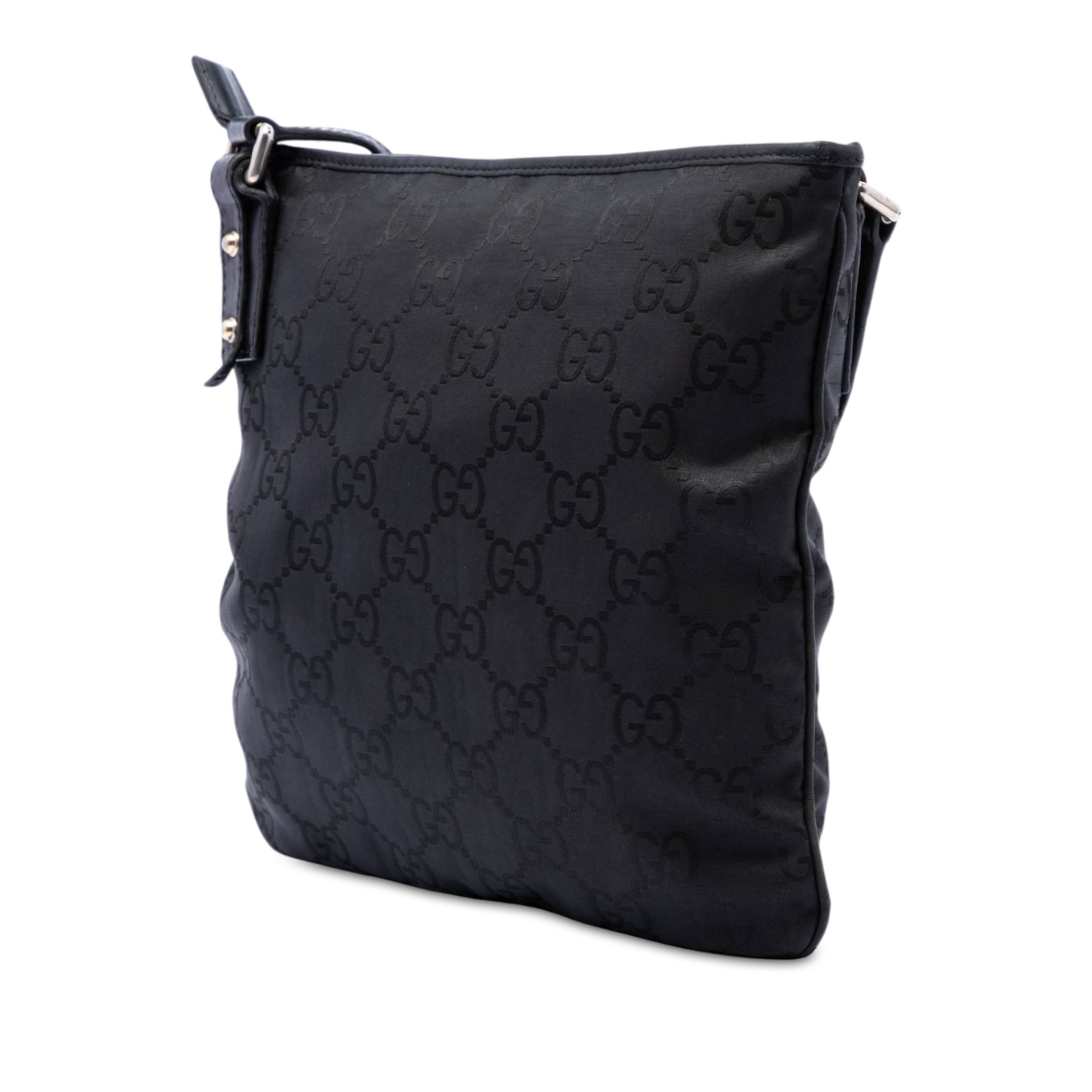 Gucci Gg Nylon Crossbody, från Luxclusif, i färgen svart. Klicka för att öppna bilden i stort format