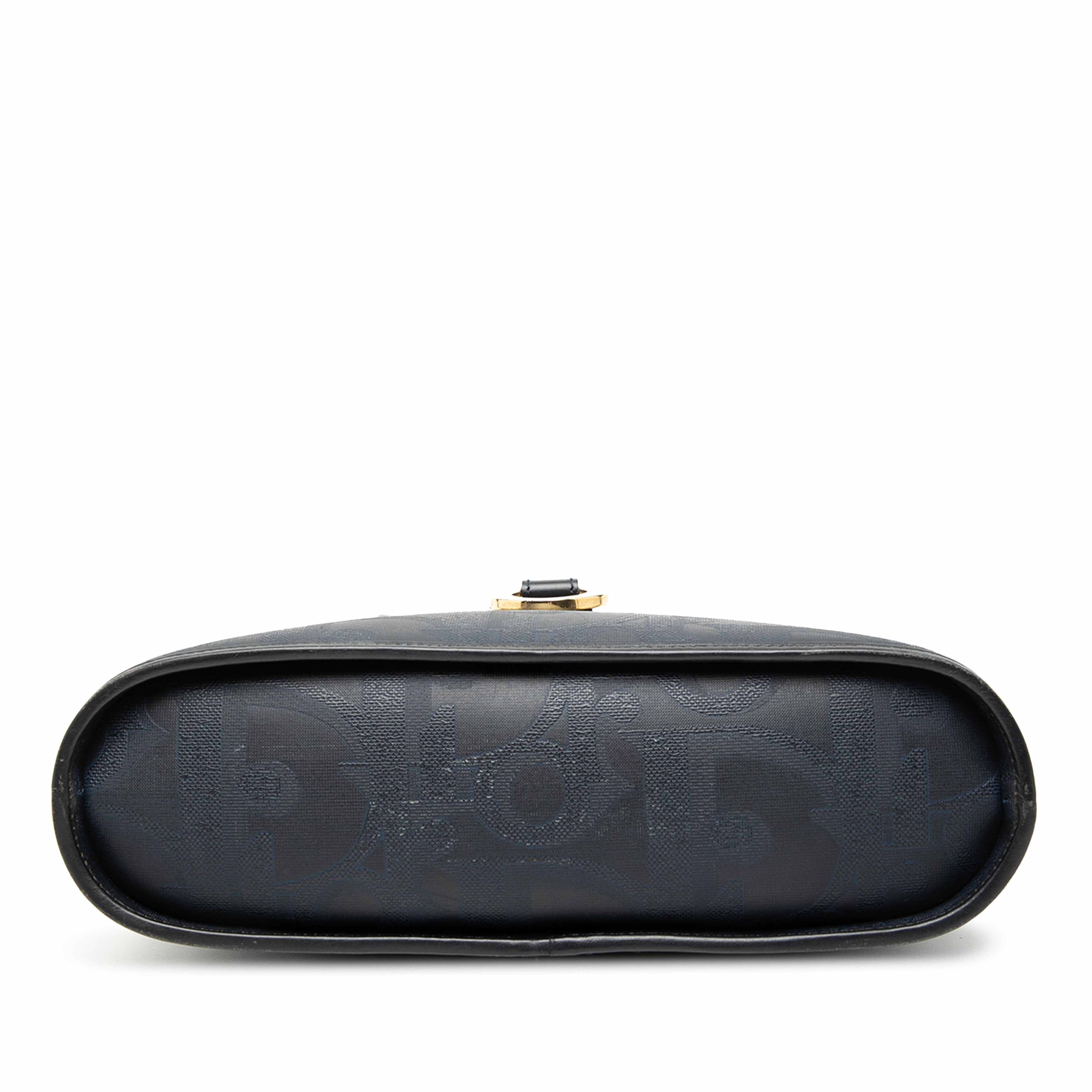 Dior Diorissimo Trotter Coated Canvas Handbag, från Luxclusif, i färgen dark blue. Klicka för att öppna bilden i stort format