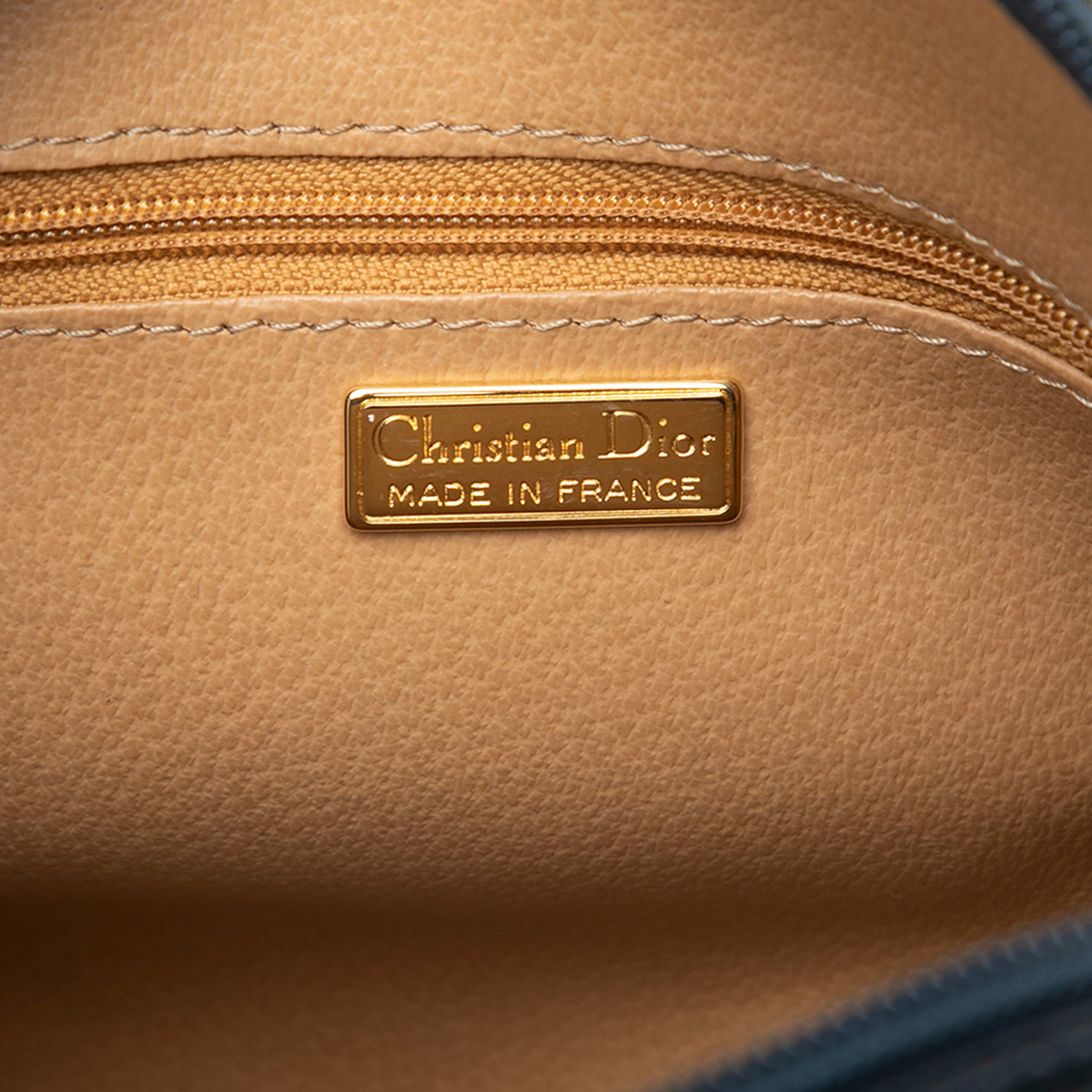 Dior Diorissimo Trotter Coated Canvas Handbag, från Luxclusif, i färgen dark blue. Klicka för att öppna bilden i stort format