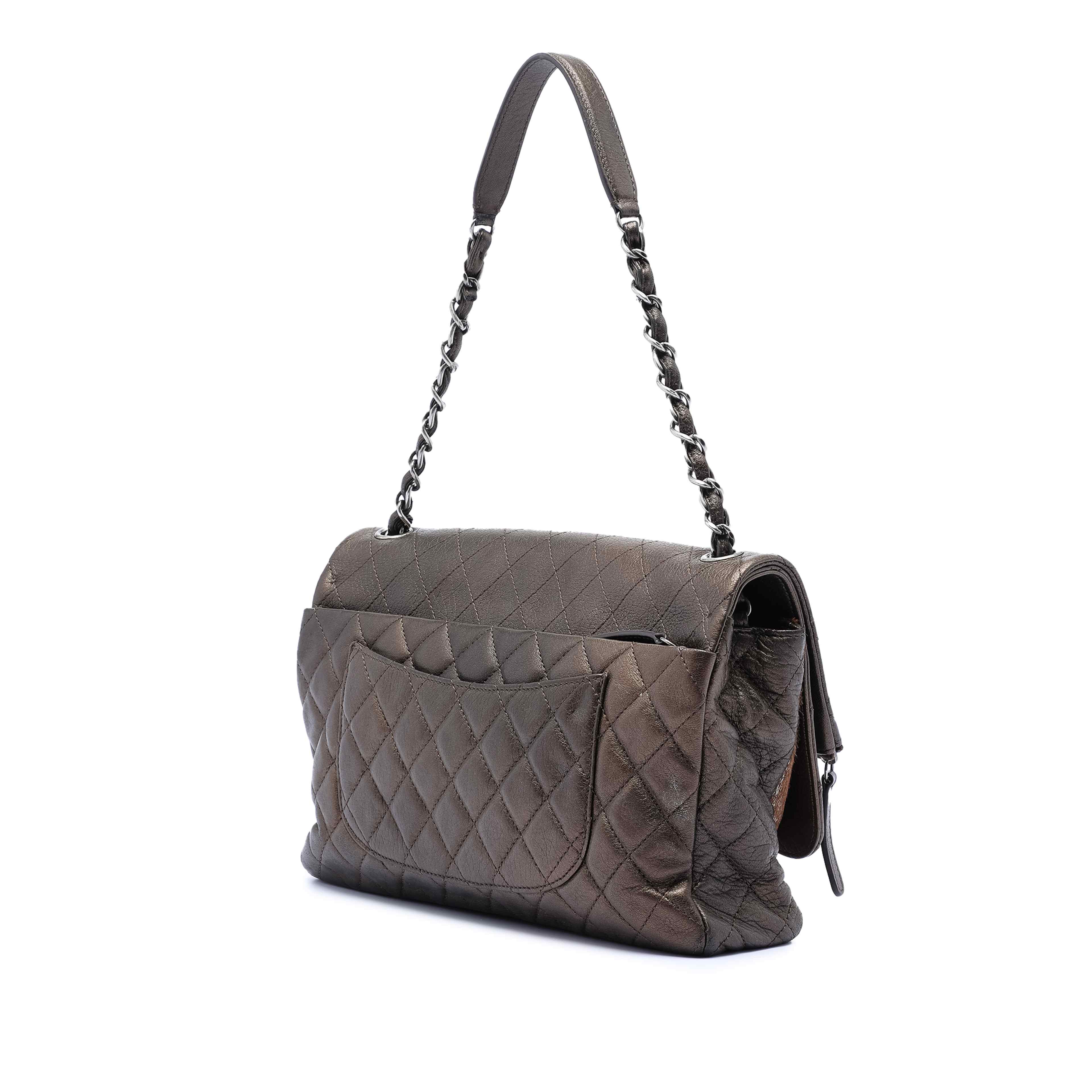 Chanel Paris Salzburg Metallic Lambskin And Pony Hair Zip Multi Flap, från Luxclusif, i färgen bronze. Klicka för att öppna bilden i stort format