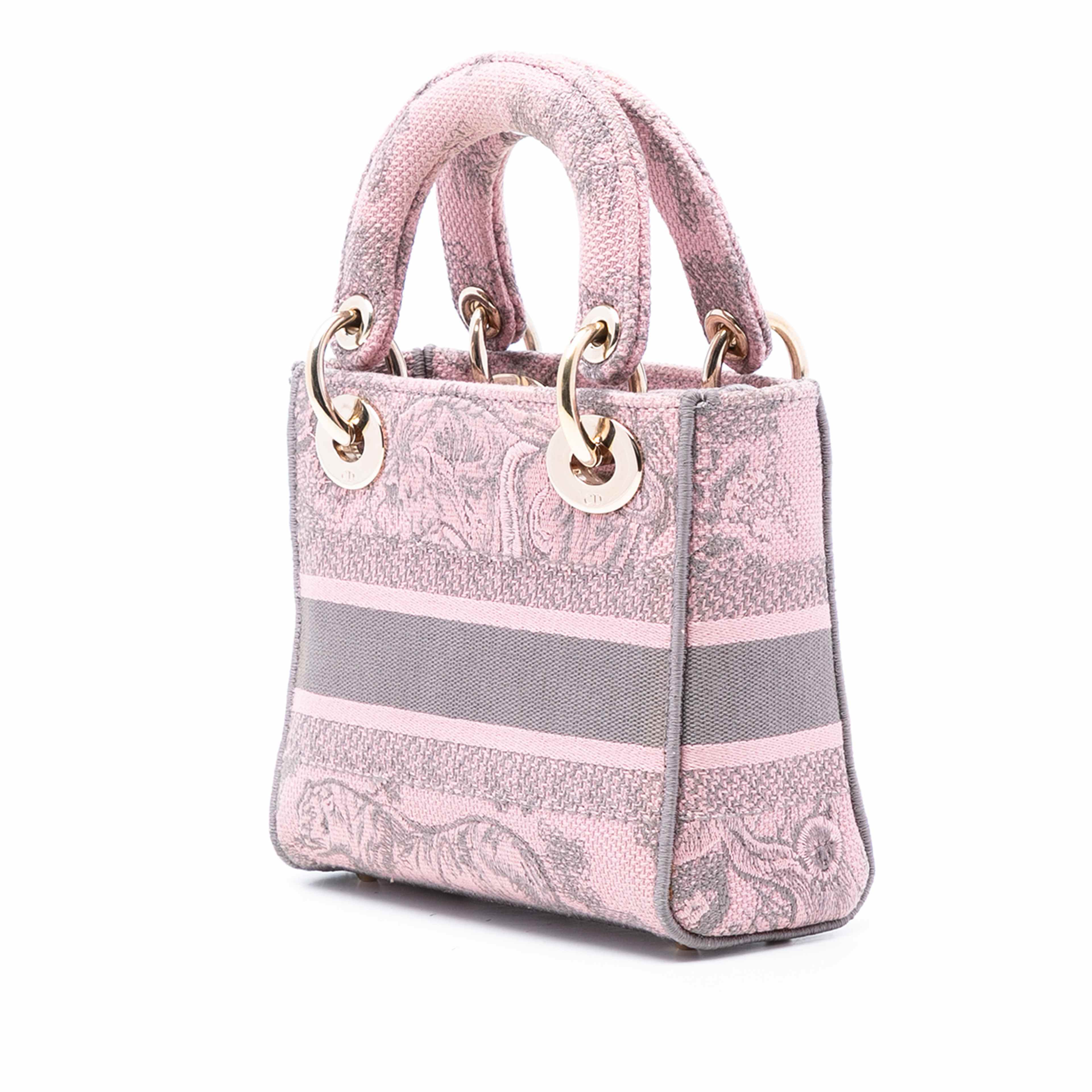 Dior Mini Embroidered Canvas Toile De Jouy Lady D Lite, från Luxclusif, i färgen pink. Klicka för att öppna bilden i stort format