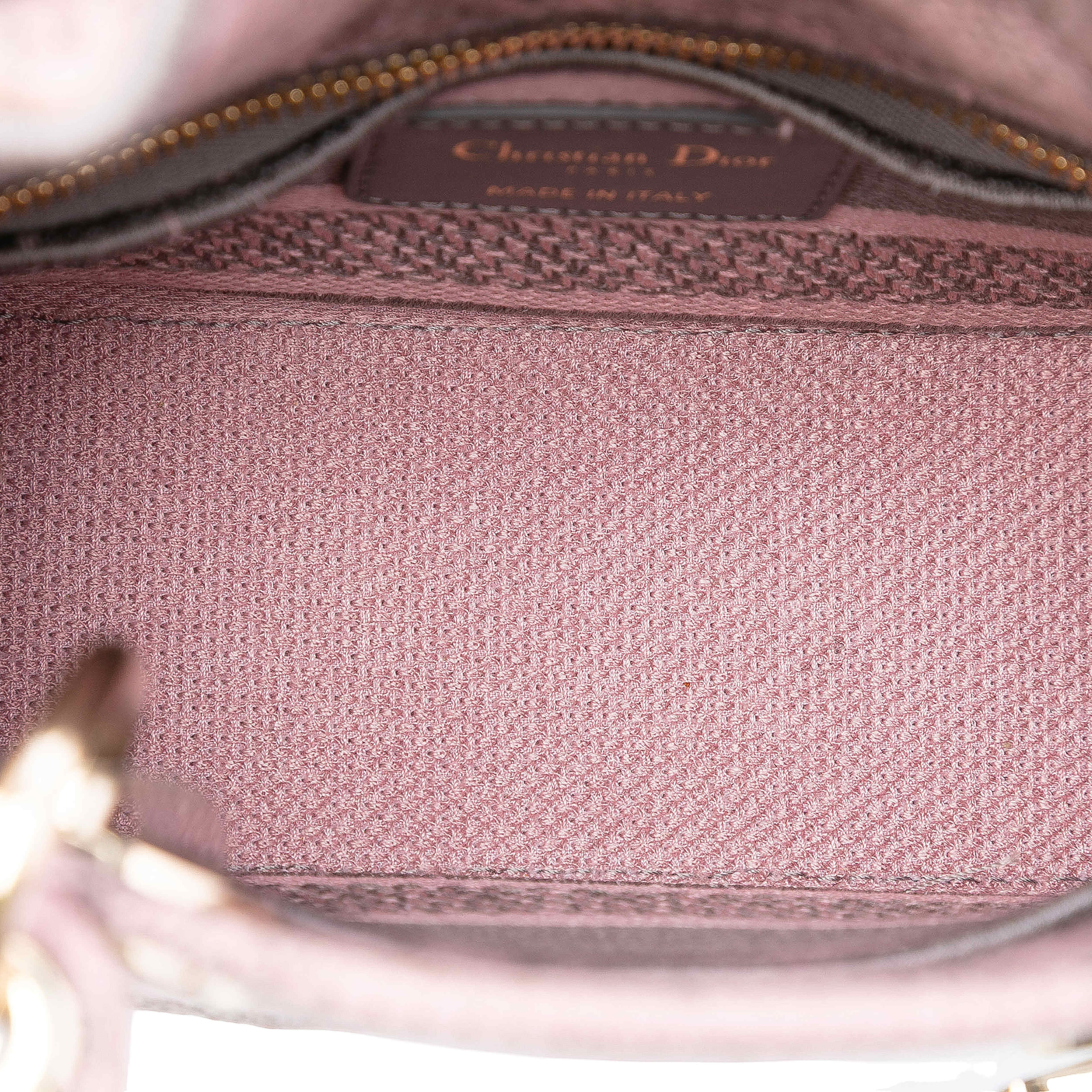 Dior Mini Embroidered Canvas Toile De Jouy Lady D Lite, från Luxclusif, i färgen pink. Klicka för att öppna bilden i stort format