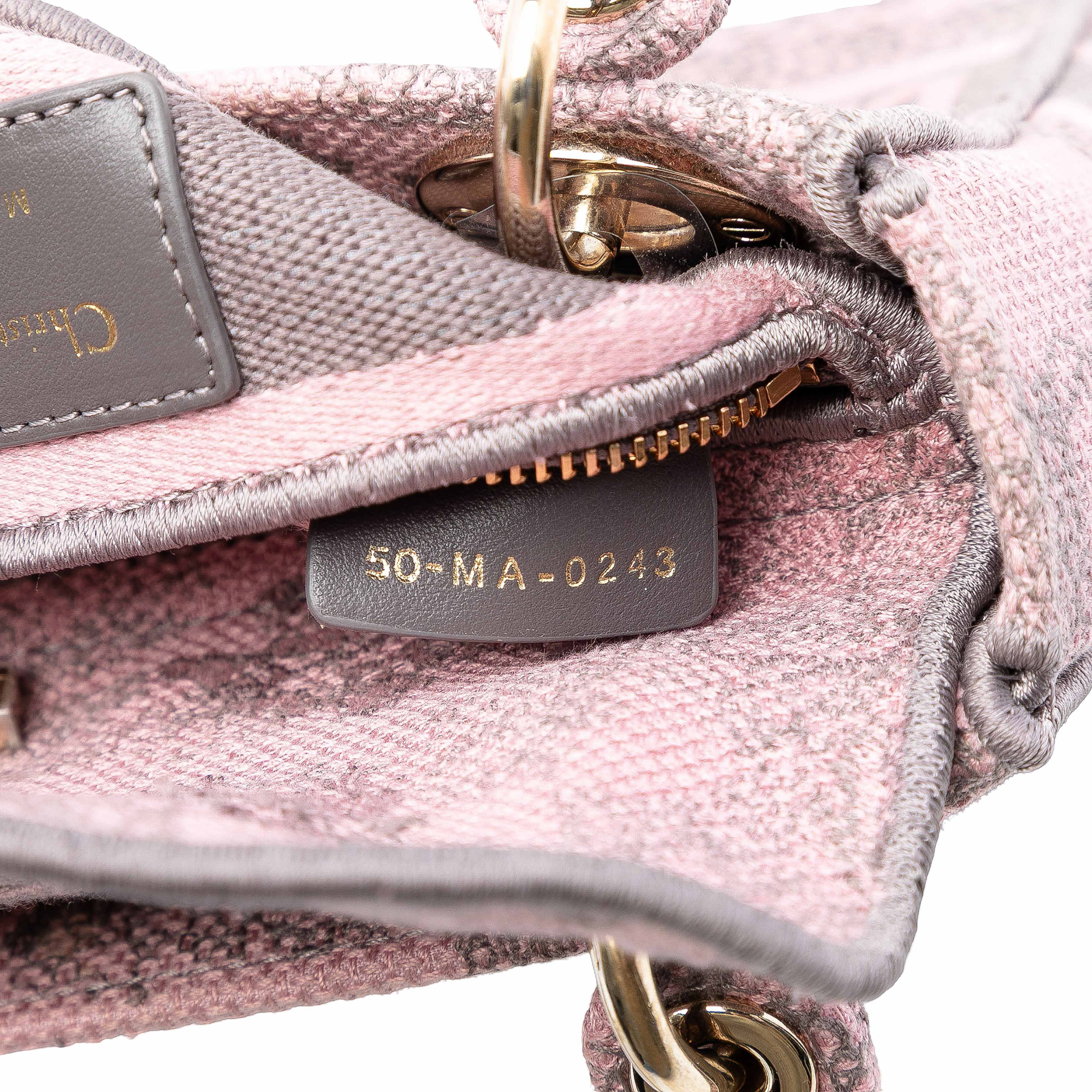 Dior Mini Embroidered Canvas Toile De Jouy Lady D Lite, från Luxclusif, i färgen pink. Klicka för att öppna bilden i stort format