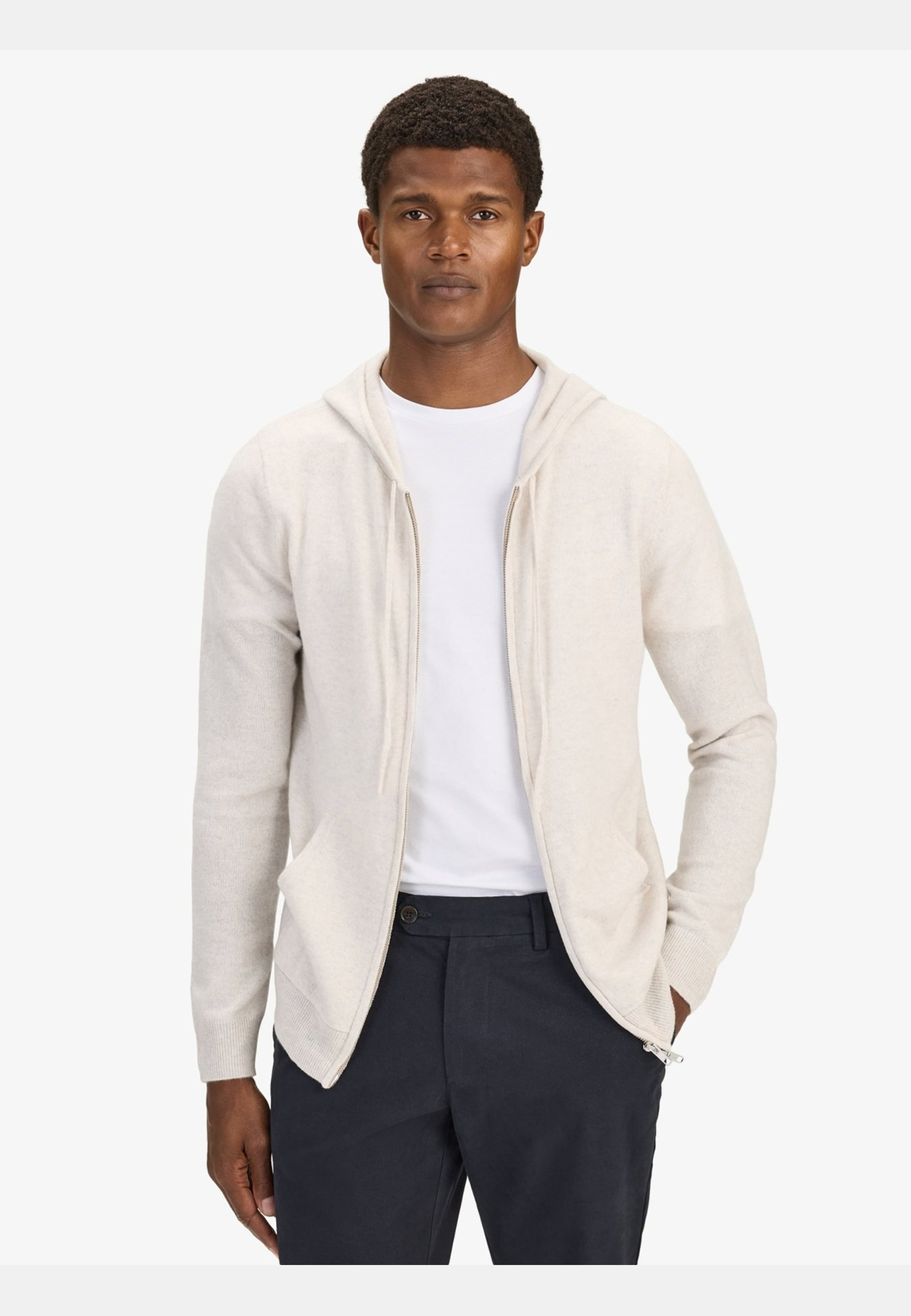 Cashmere Hoodie Eddie, från John Henric, i färgen off white.