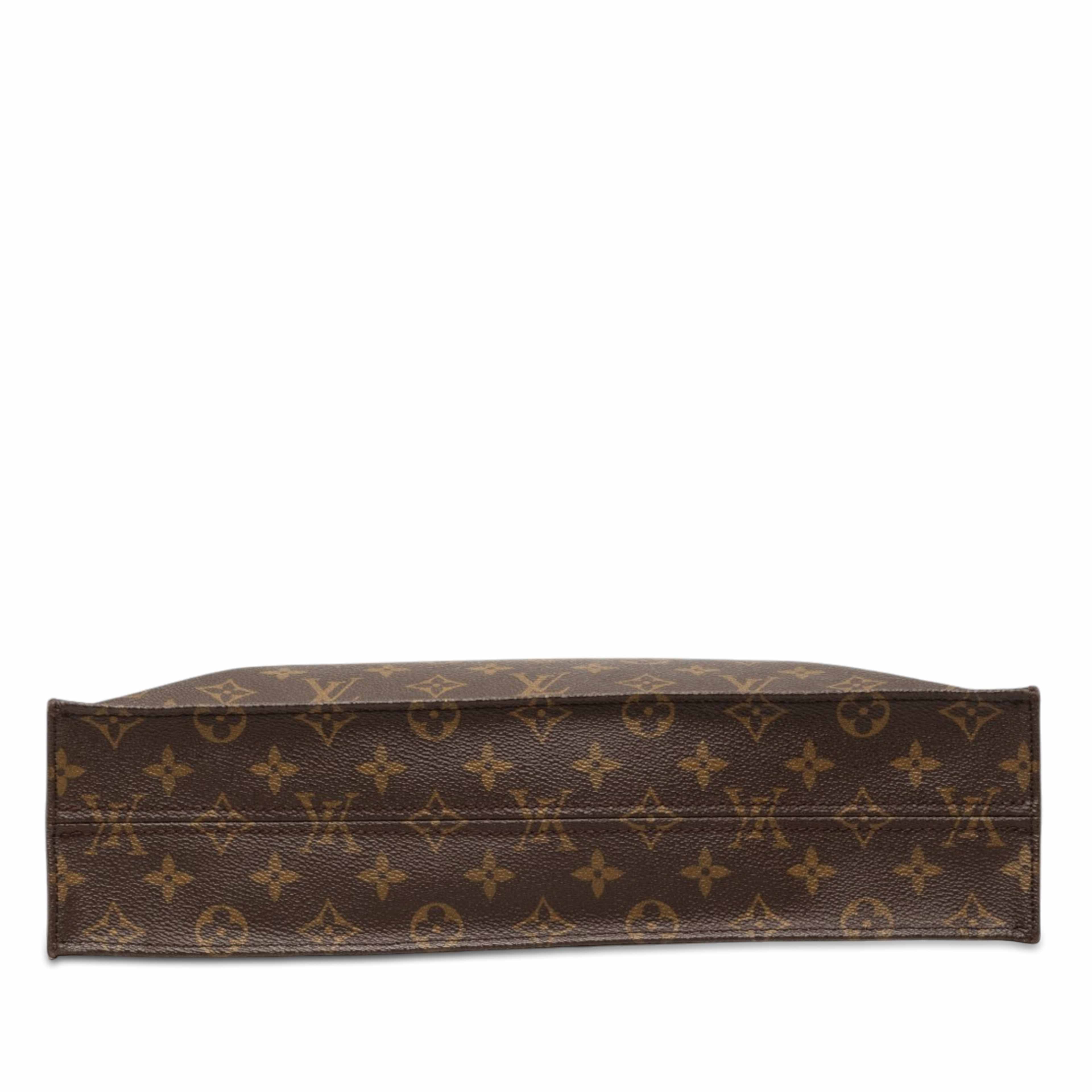 Louis Vuitton Monogram Sac Plat, från Luxclusif, i färgen brown. Klicka för att öppna bilden i stort format