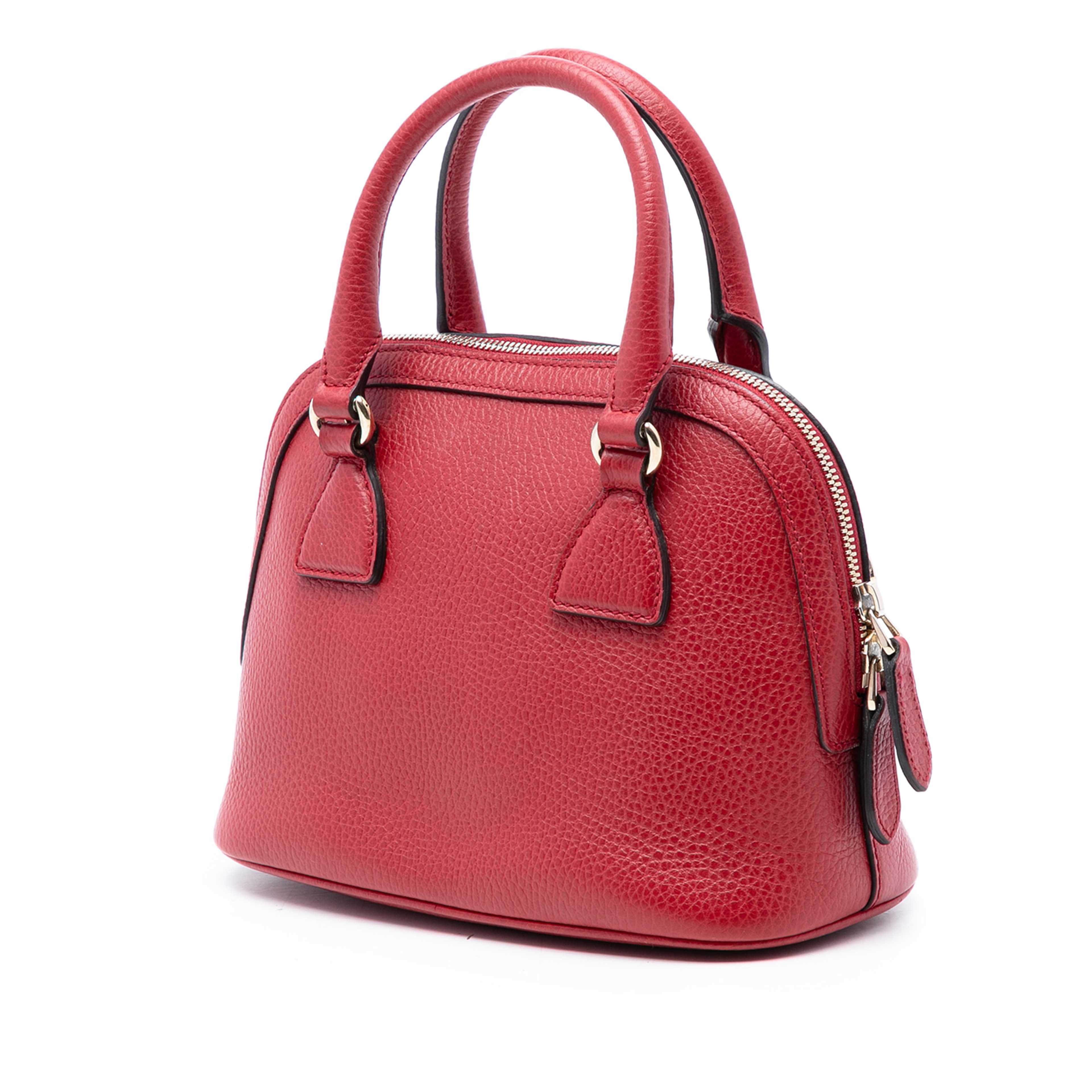 Gucci Mini Leather Gg Charm Dome Satchel, från Luxclusif, i färgen red. Klicka för att öppna bilden i stort format