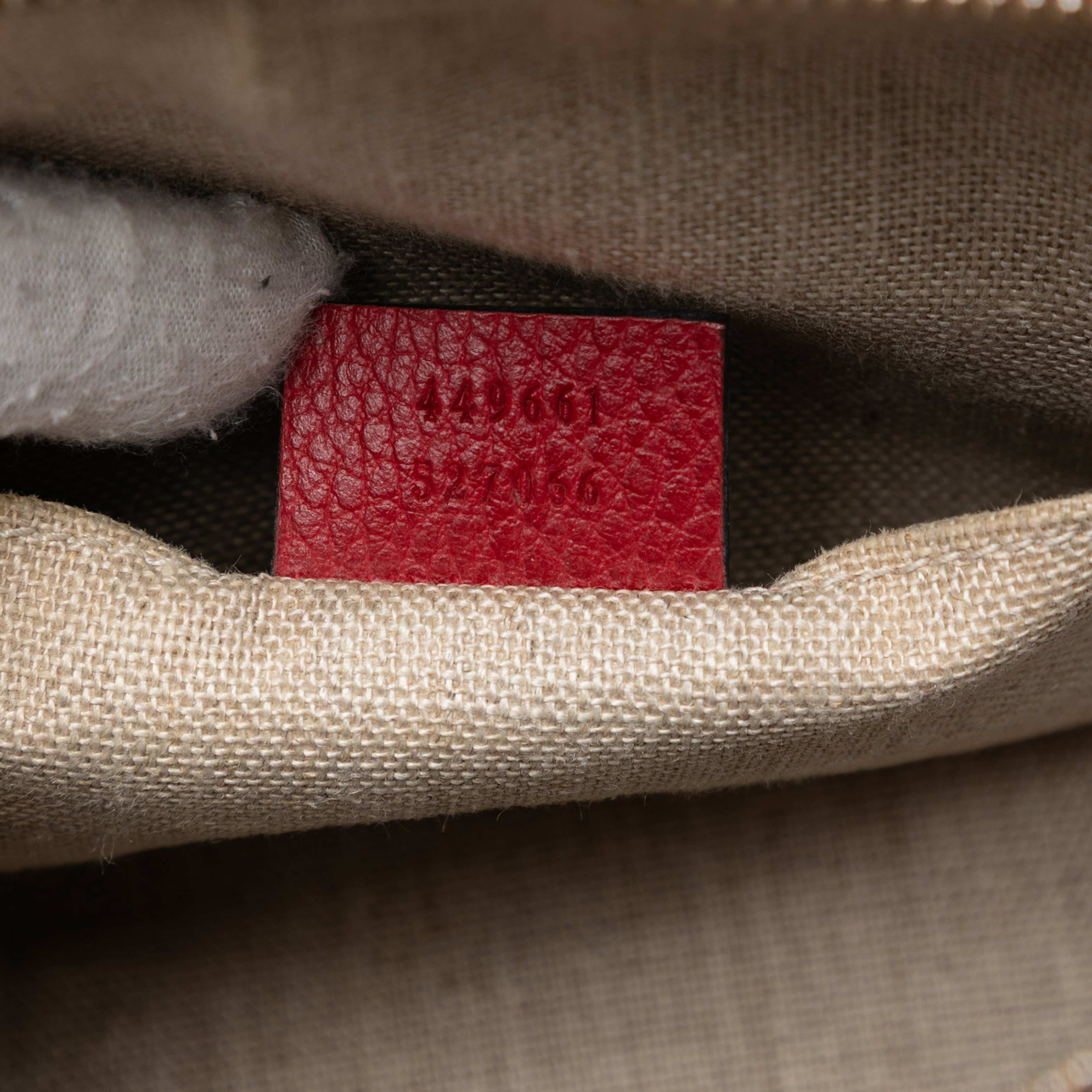 Gucci Mini Leather Gg Charm Dome Satchel, från Luxclusif, i färgen red. Klicka för att öppna bilden i stort format